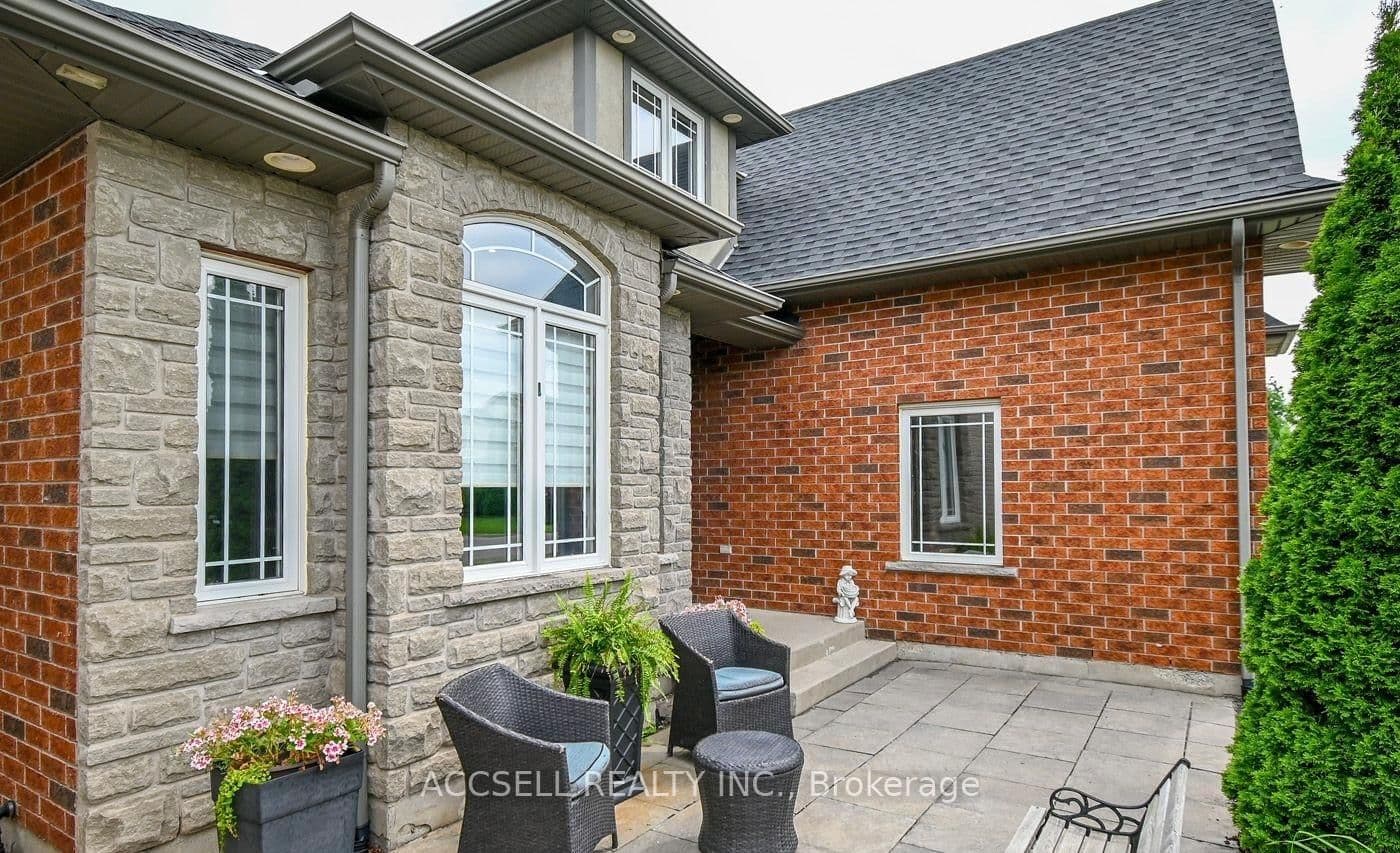 Detached at 8665 Westport Drive, Niagara Falls, ON - Photo 5 - RE/MAX Garden City Realty