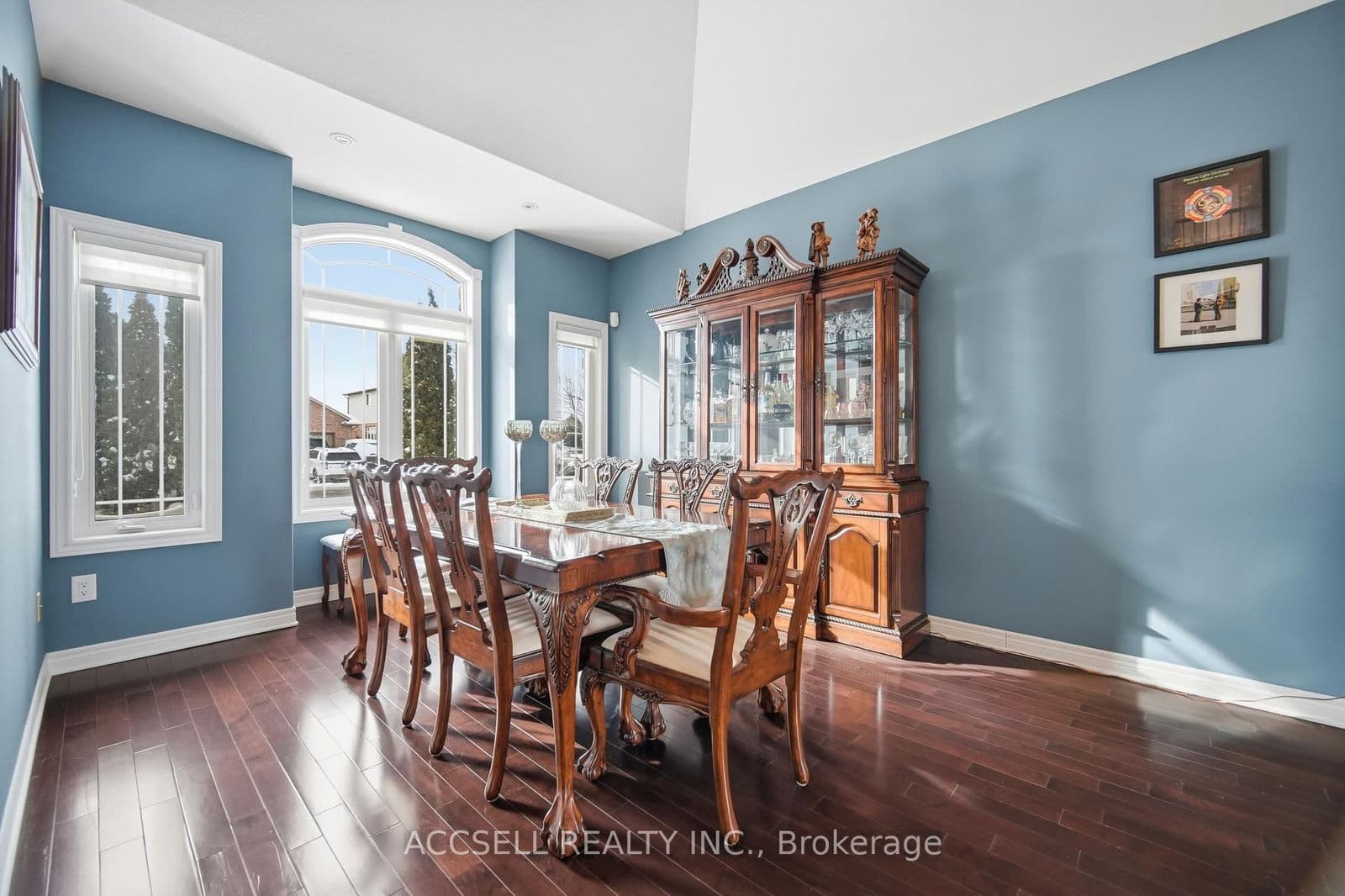 Detached at 8665 Westport Drive, Niagara Falls, ON - Photo 8 - RE/MAX Garden City Realty