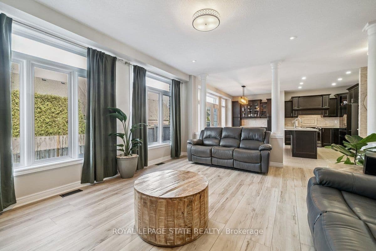 Detached at 77 Peach Tree Lane, Grimsby, ON - Photo 10 - RE/MAX Garden City Realty