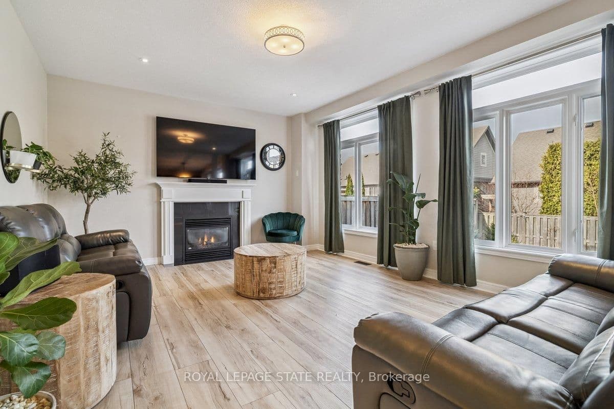 Detached at 77 Peach Tree Lane, Grimsby, ON - Photo 8 - RE/MAX Garden City Realty