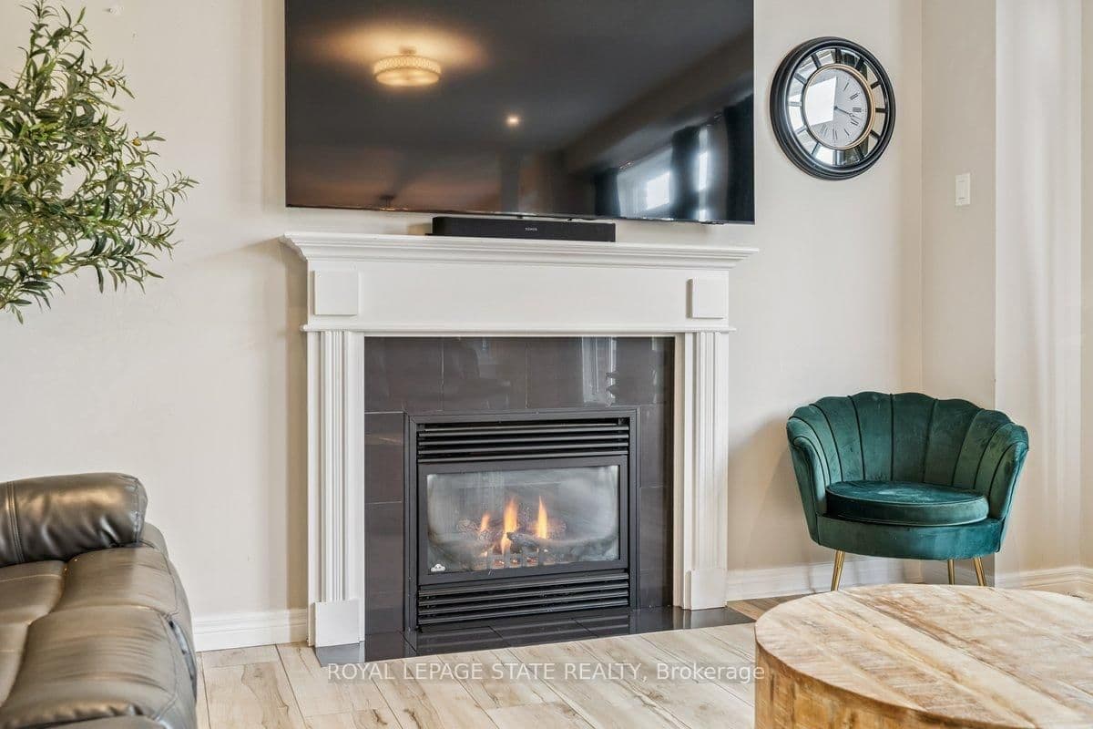 Detached at 77 Peach Tree Lane, Grimsby, ON - Photo 9 - RE/MAX Garden City Realty