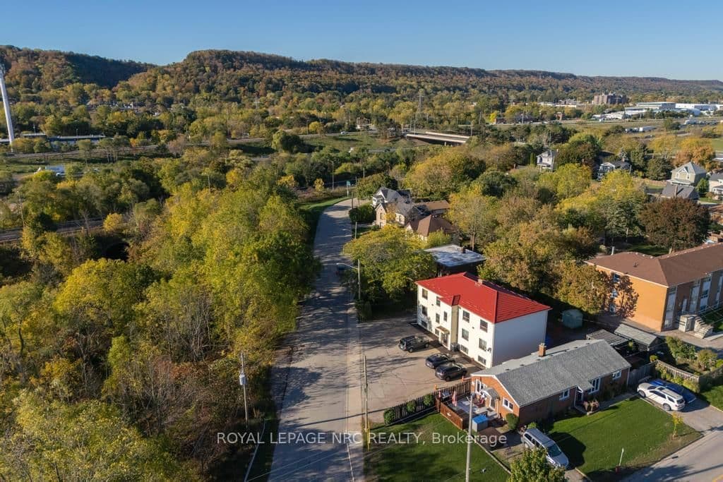 Multiplex at Unit 1- 389 Elizabeth Street, Grimsby, ON - Photo 3 - RE/MAX Garden City Realty