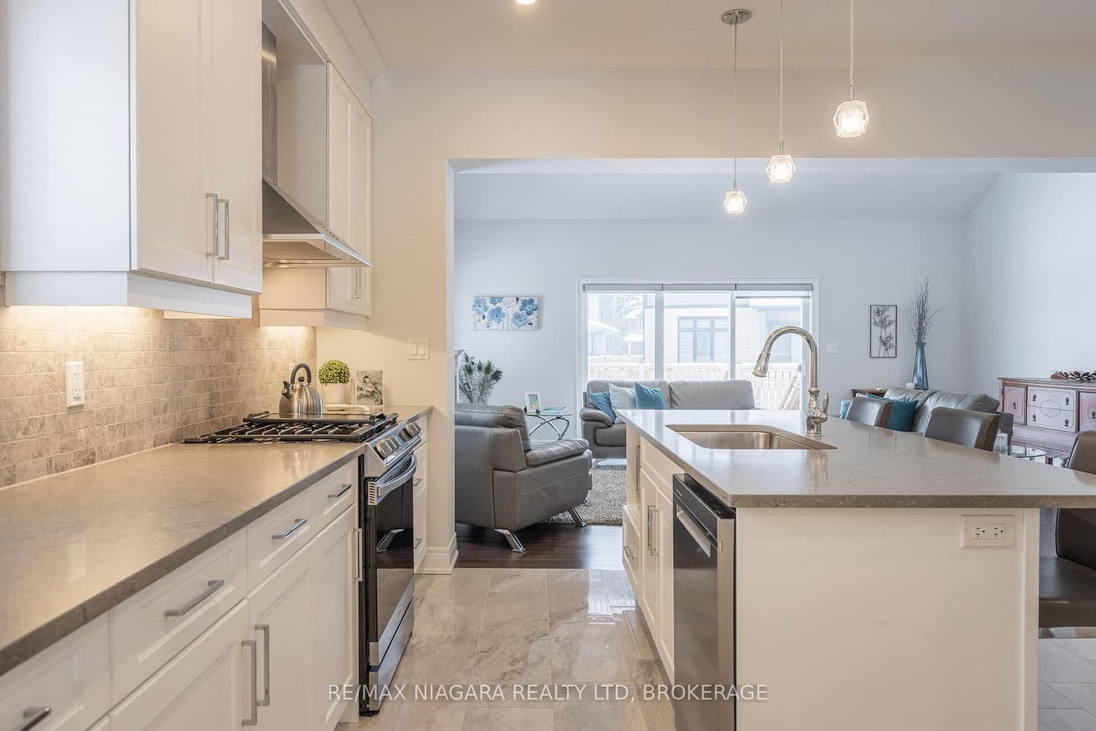 Detached at 3628 Allen Trail, Fort Erie, ON - Photo 12 - RE/MAX Garden City Realty