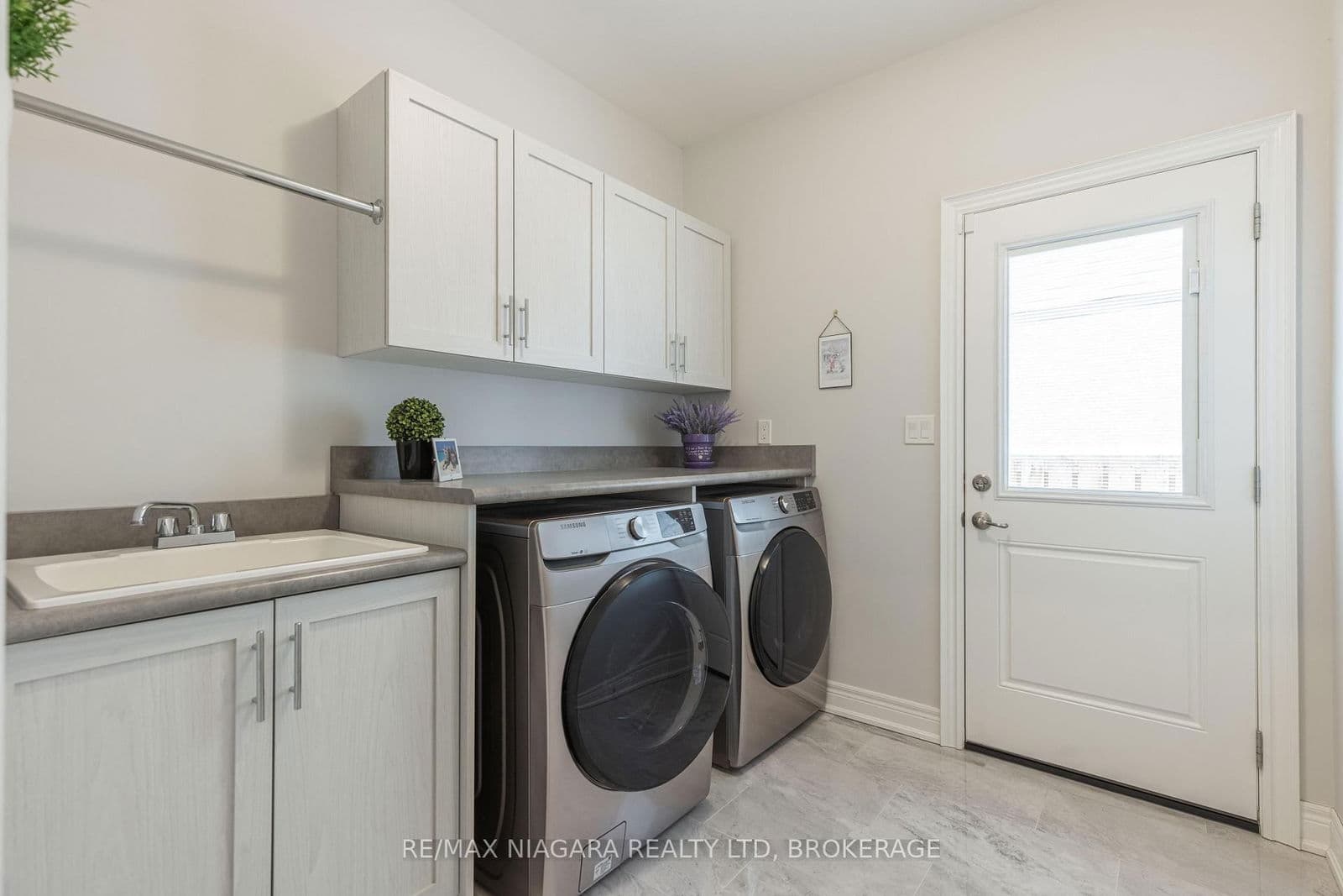 Detached at 3628 Allen Trail, Fort Erie, ON - Photo 15 - RE/MAX Garden City Realty