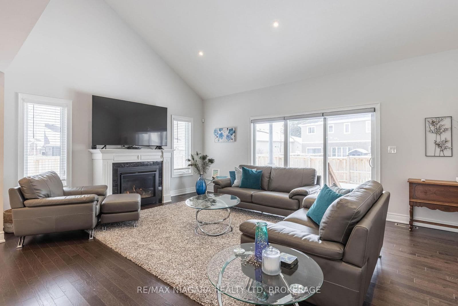 Detached at 3628 Allen Trail, Fort Erie, ON - Photo 3 - RE/MAX Garden City Realty