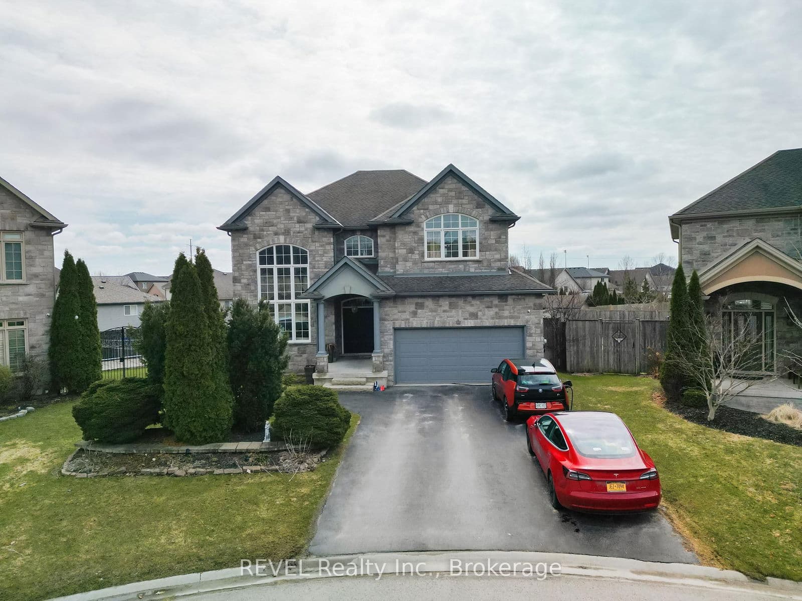 Detached at 6600 Richard Crescent, Niagara Falls, ON - Photo 1 - RE/MAX Garden City Realty