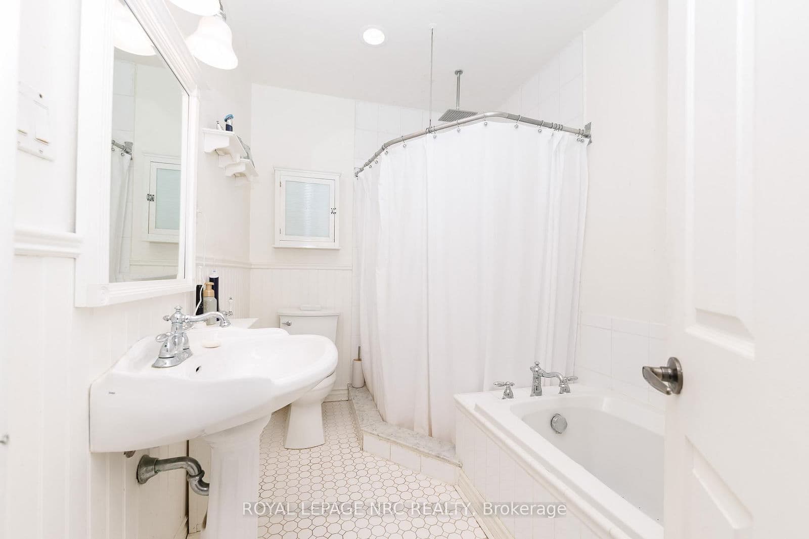 Detached at 46 Shakespeare Avenue, Niagara-on-the-Lake, ON - Photo 8 - RE/MAX Garden City Realty