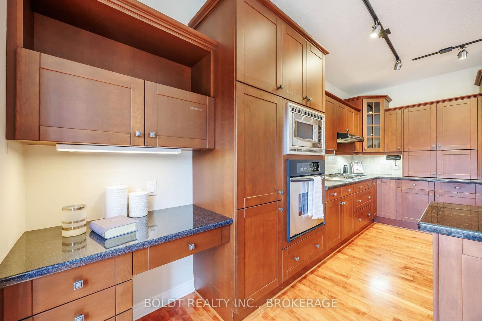 Condo Townhouse at 6- 139 Glendale Avenue, St. Catharines, ON - Photo 8 - RE/MAX Garden City Realty