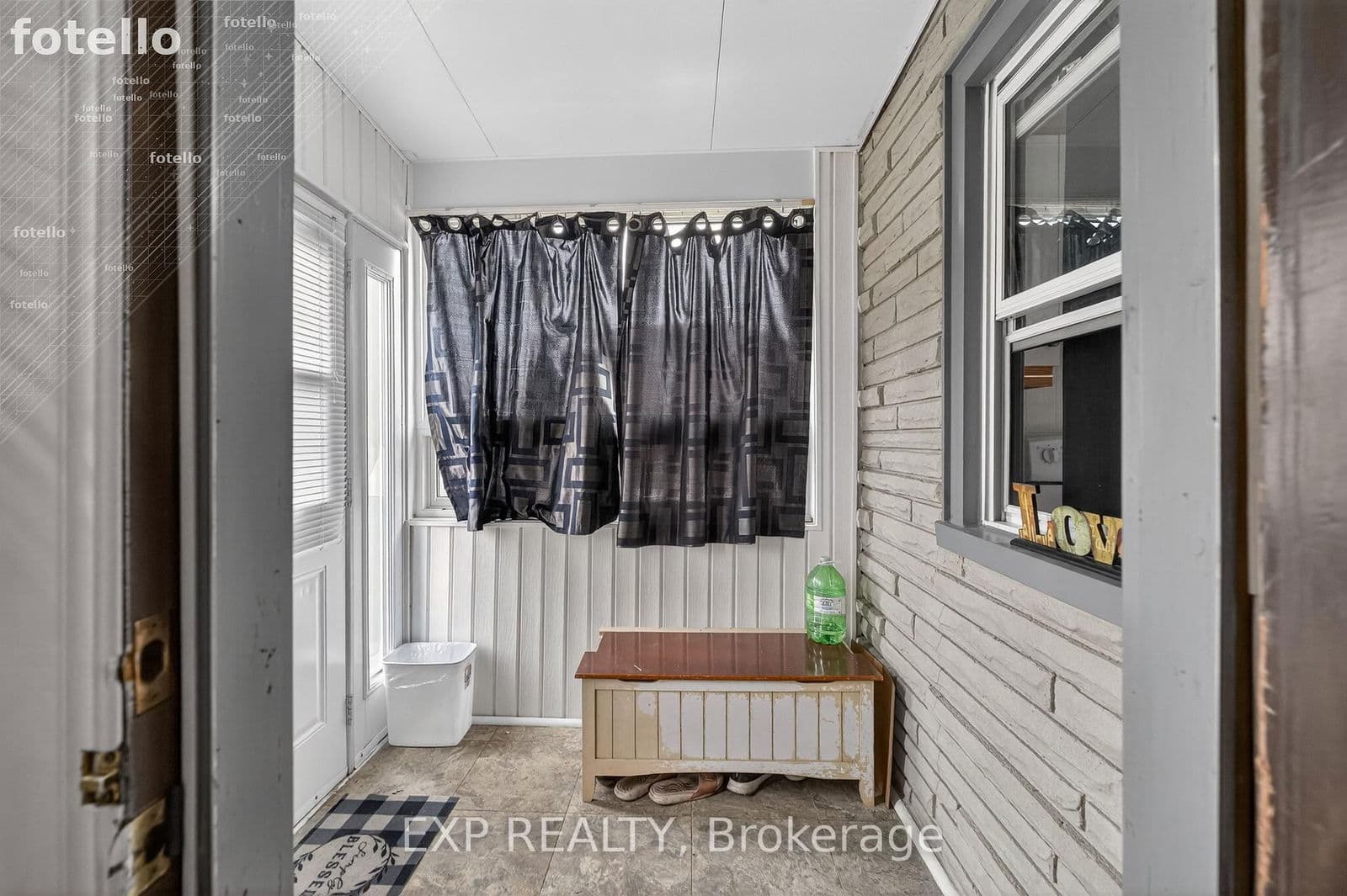 Detached at 150 Crowland Avenue, Welland, ON - Photo 4 - RE/MAX Garden City Realty