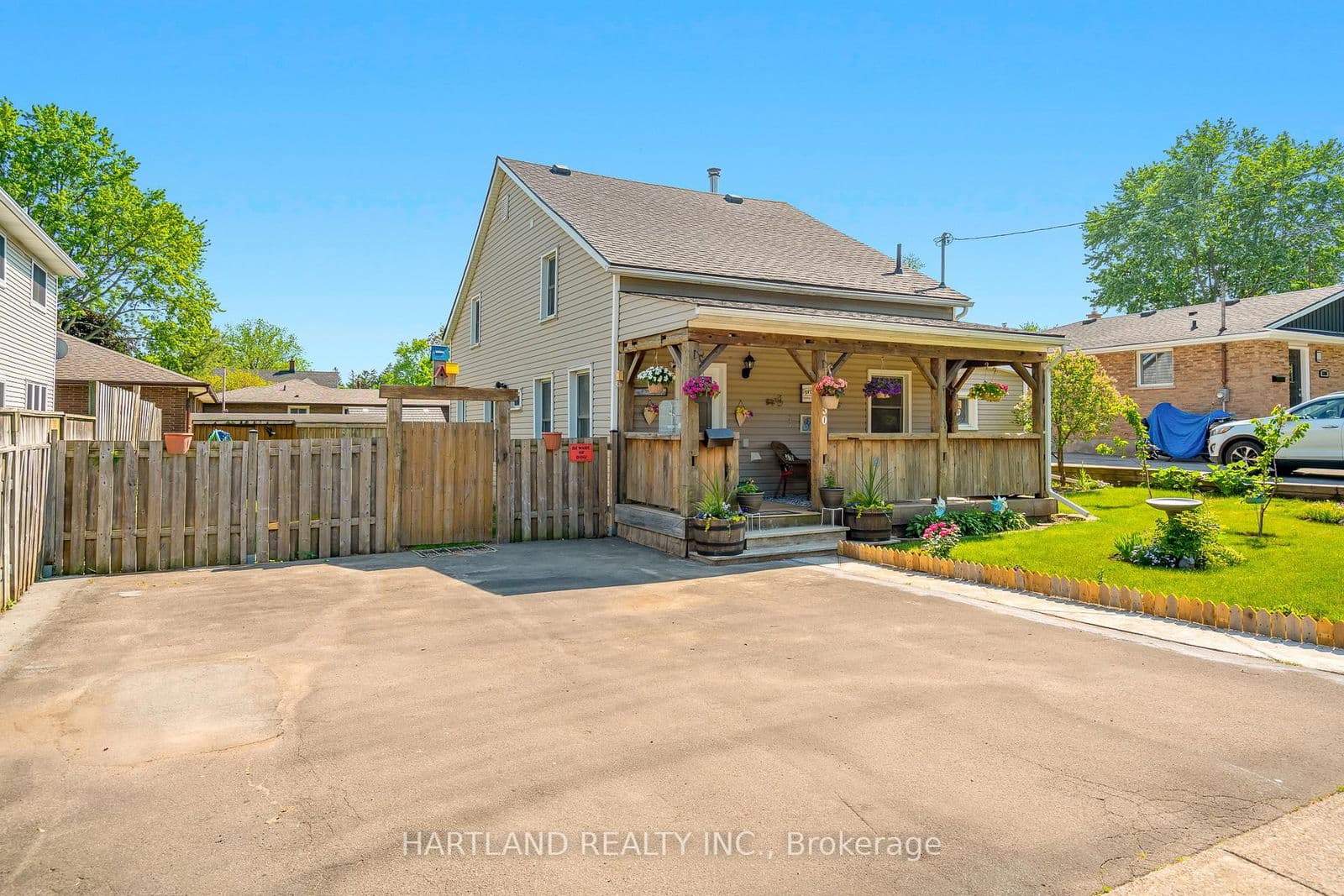Detached at 6150 Church's Lane, Niagara Falls, ON - Photo 1 - RE/MAX Garden City Realty