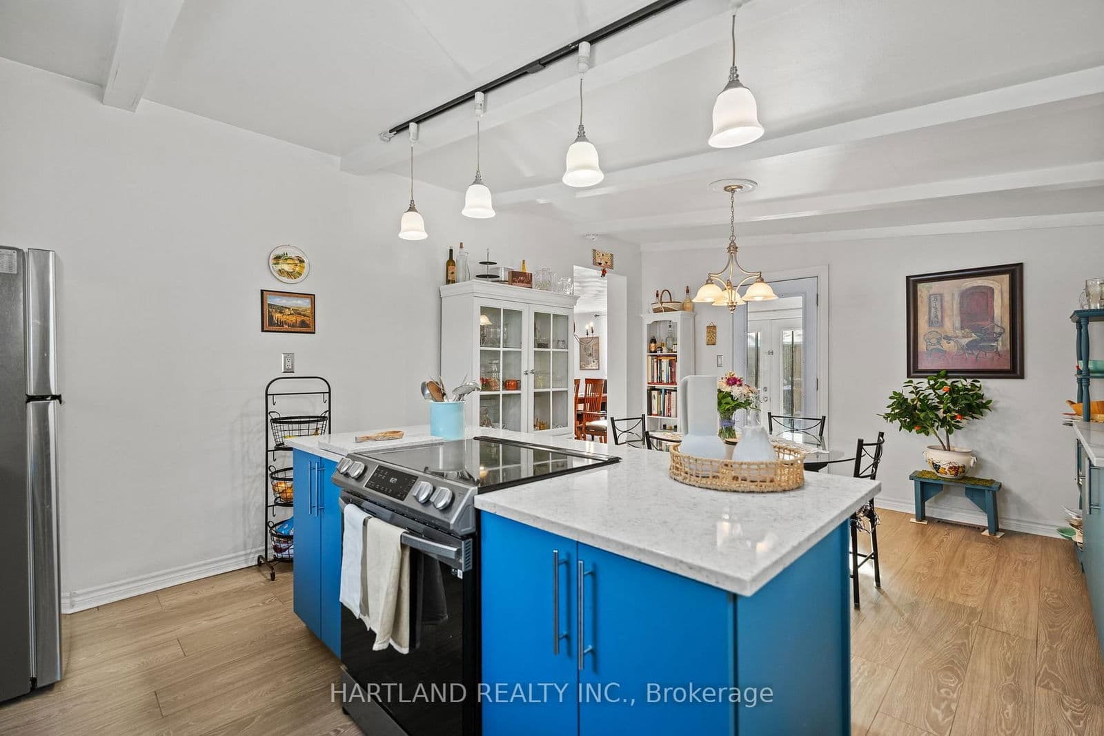 Detached at 6150 Church's Lane, Niagara Falls, ON - Photo 8 - RE/MAX Garden City Realty