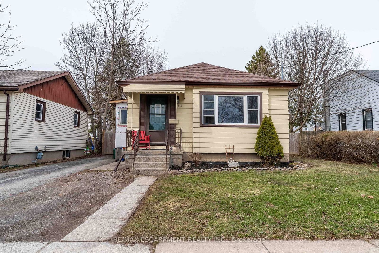 Detached at 316 Dufferin Street, Fort Erie, ON - Photo 1 - RE/MAX Garden City Realty