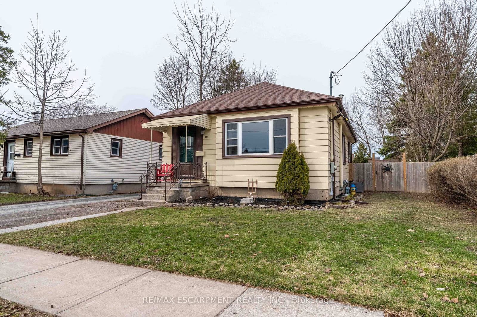Detached at 316 Dufferin Street, Fort Erie, ON - Photo 2 - RE/MAX Garden City Realty