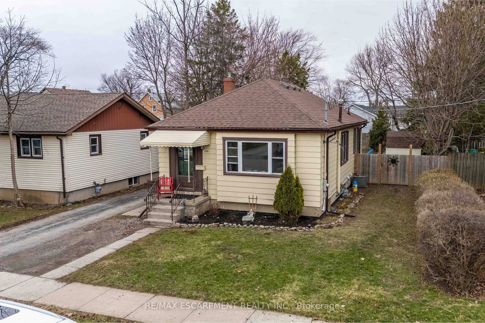 Detached at 316 Dufferin Street, Fort Erie, ON - Photo 4 - RE/MAX Garden City Realty