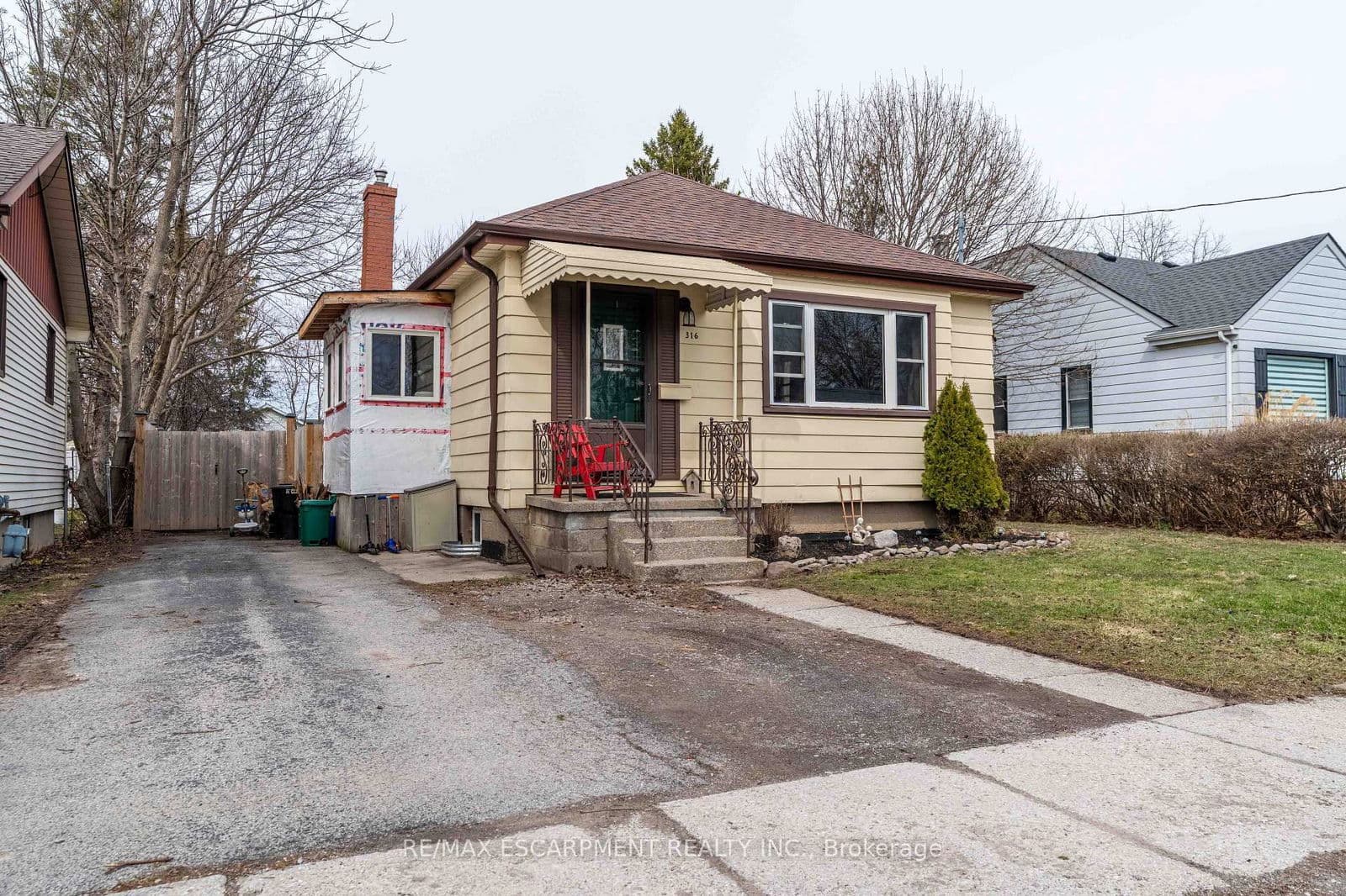 Detached at 316 Dufferin Street, Fort Erie, ON - Photo 5 - RE/MAX Garden City Realty
