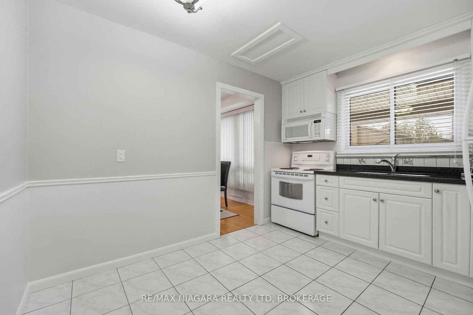 Detached at 17 The Cedars, St. Catharines, ON - Photo 10 - RE/MAX Garden City Realty