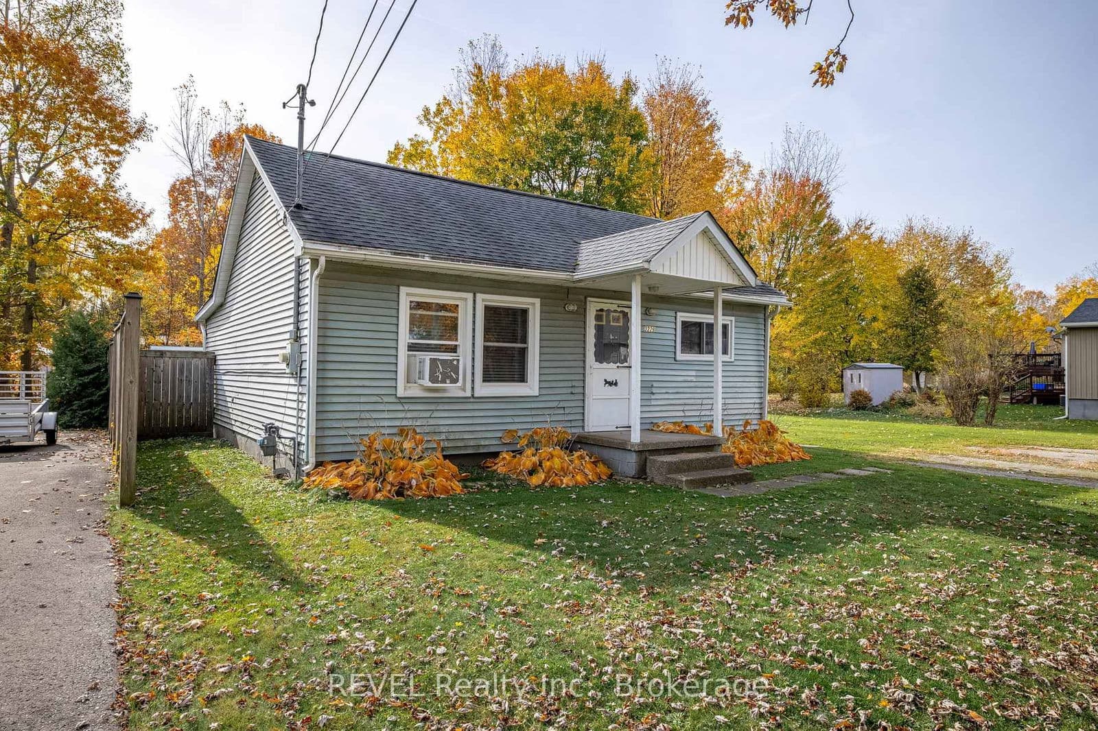 Detached at 3229 Grove Avenue, Fort Erie, ON - Photo 1 - RE/MAX Garden City Realty