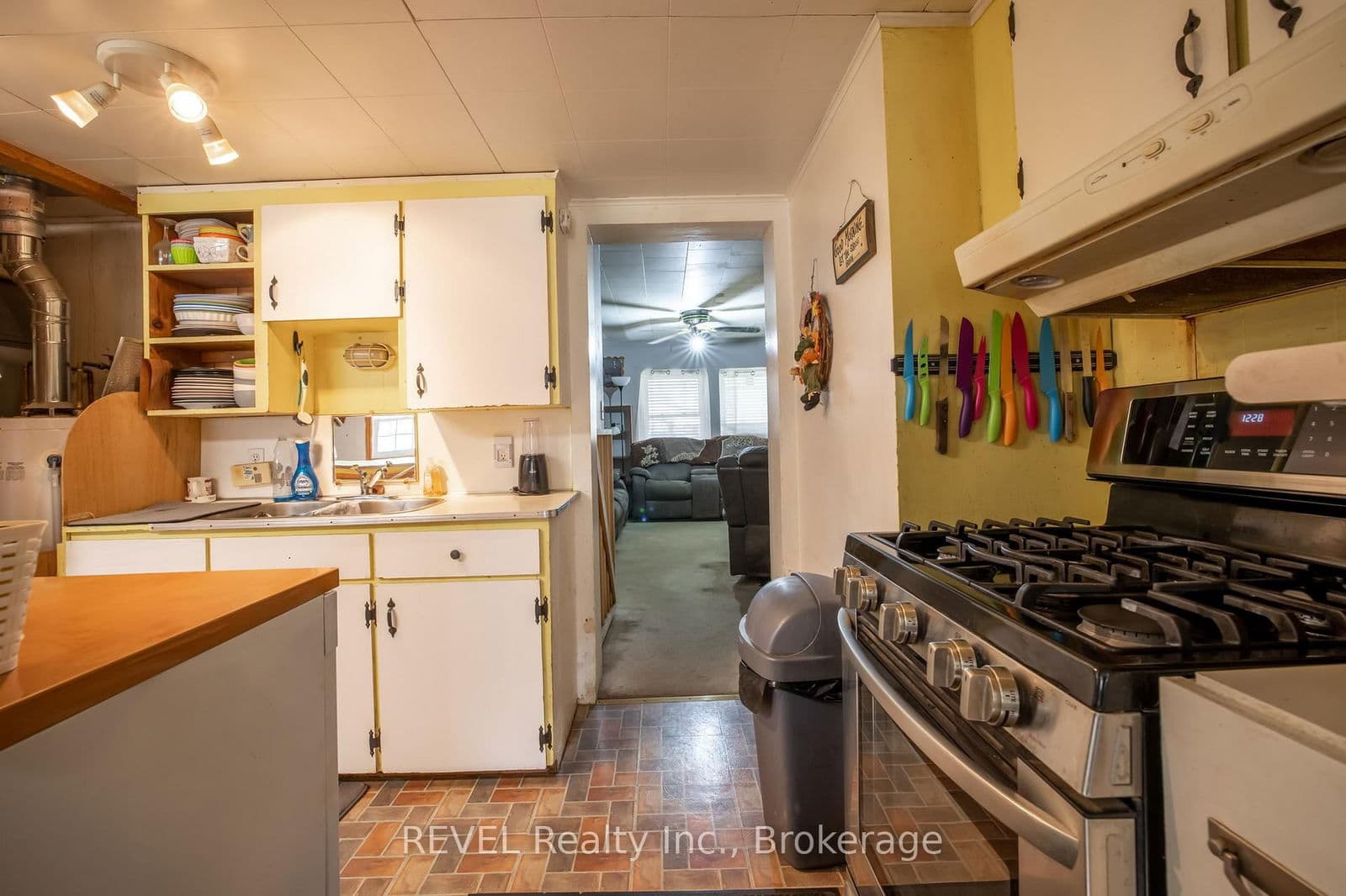 Detached at 3229 Grove Avenue, Fort Erie, ON - Photo 10 - RE/MAX Garden City Realty