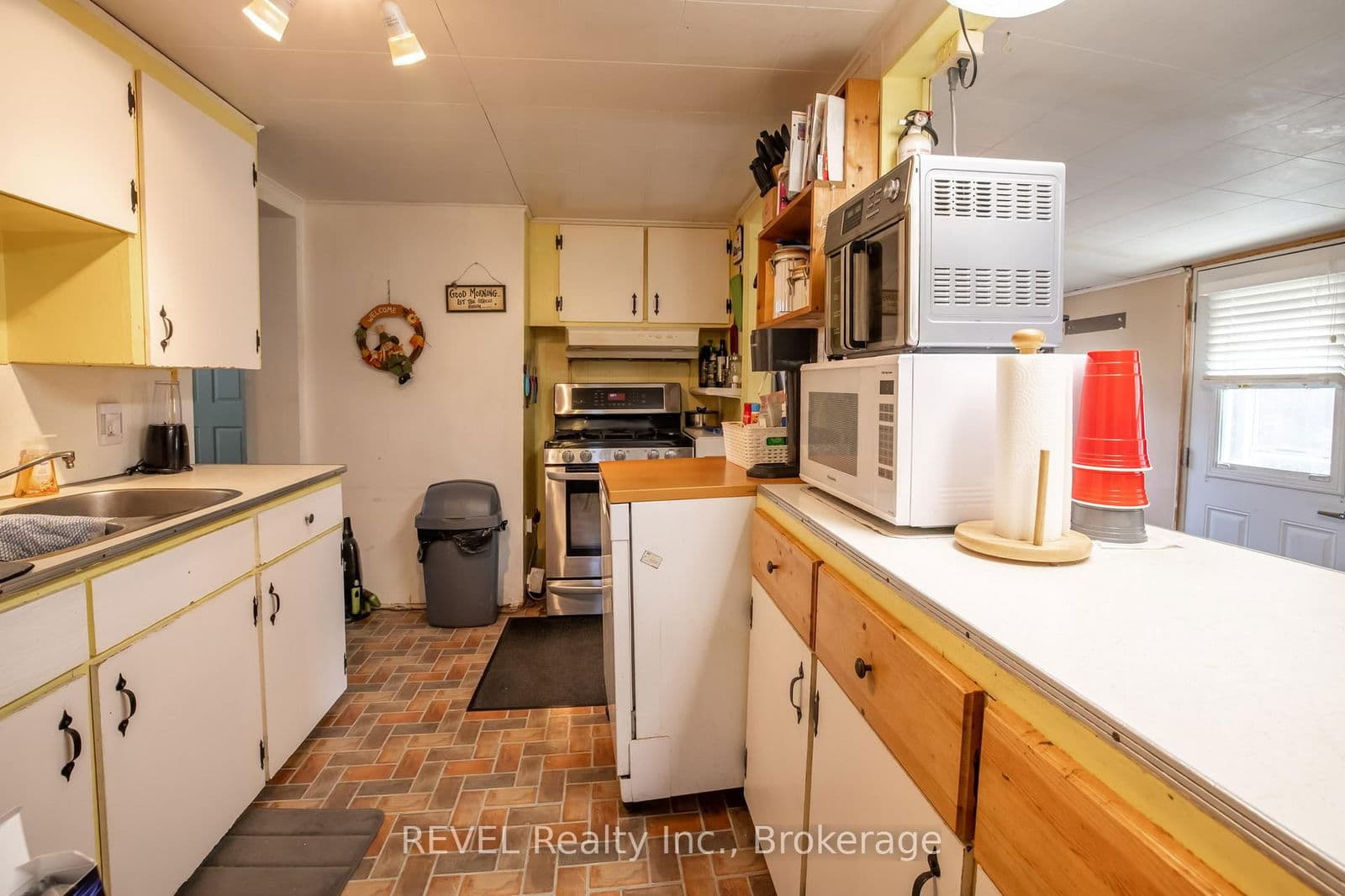 Detached at 3229 Grove Avenue, Fort Erie, ON - Photo 11 - RE/MAX Garden City Realty