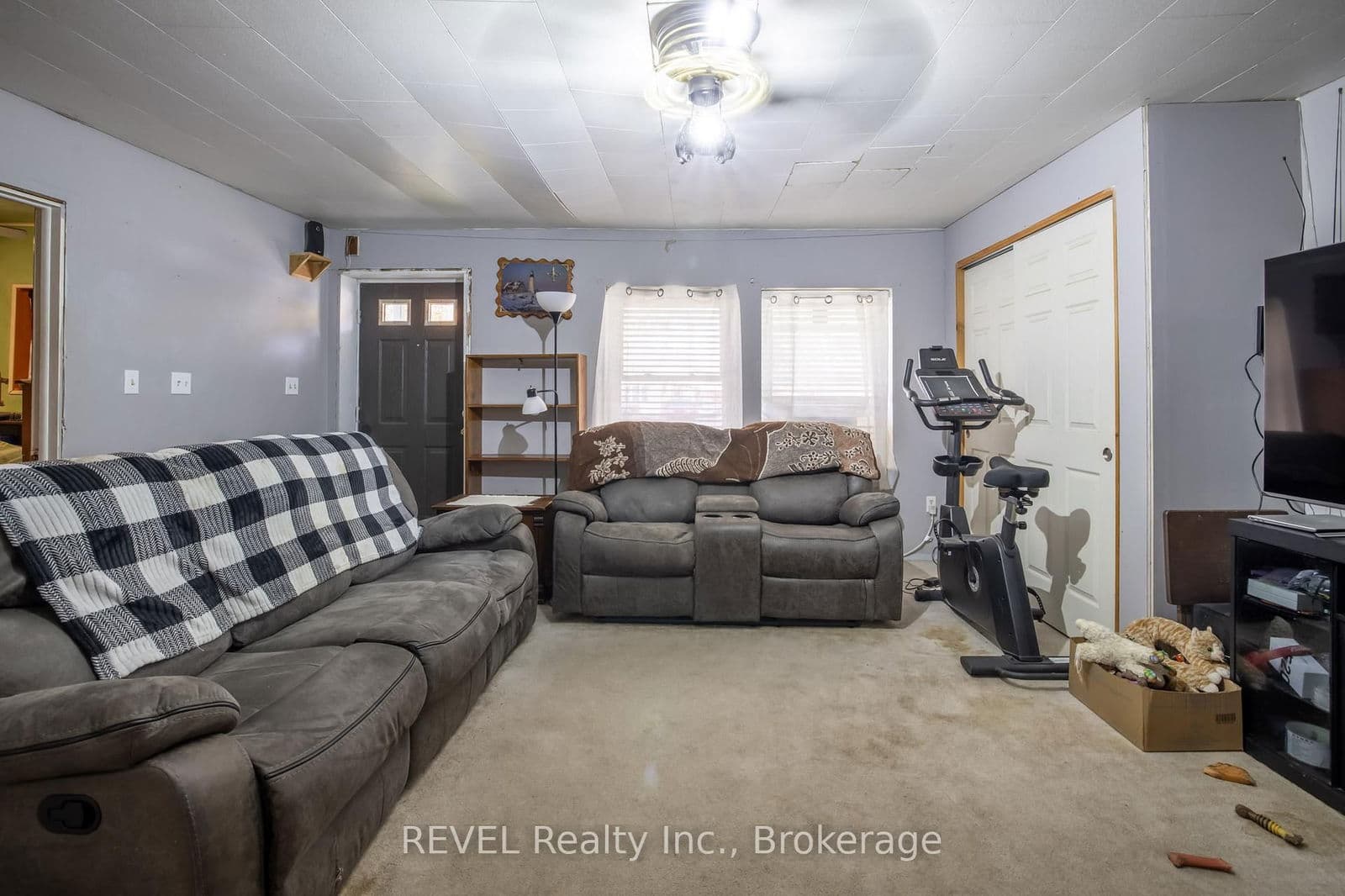 Detached at 3229 Grove Avenue, Fort Erie, ON - Photo 5 - RE/MAX Garden City Realty