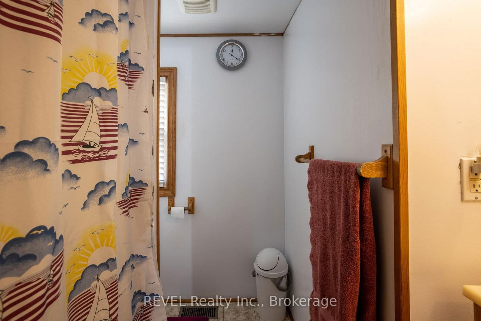 Detached at 3229 Grove Avenue, Fort Erie, ON - Photo 7 - RE/MAX Garden City Realty