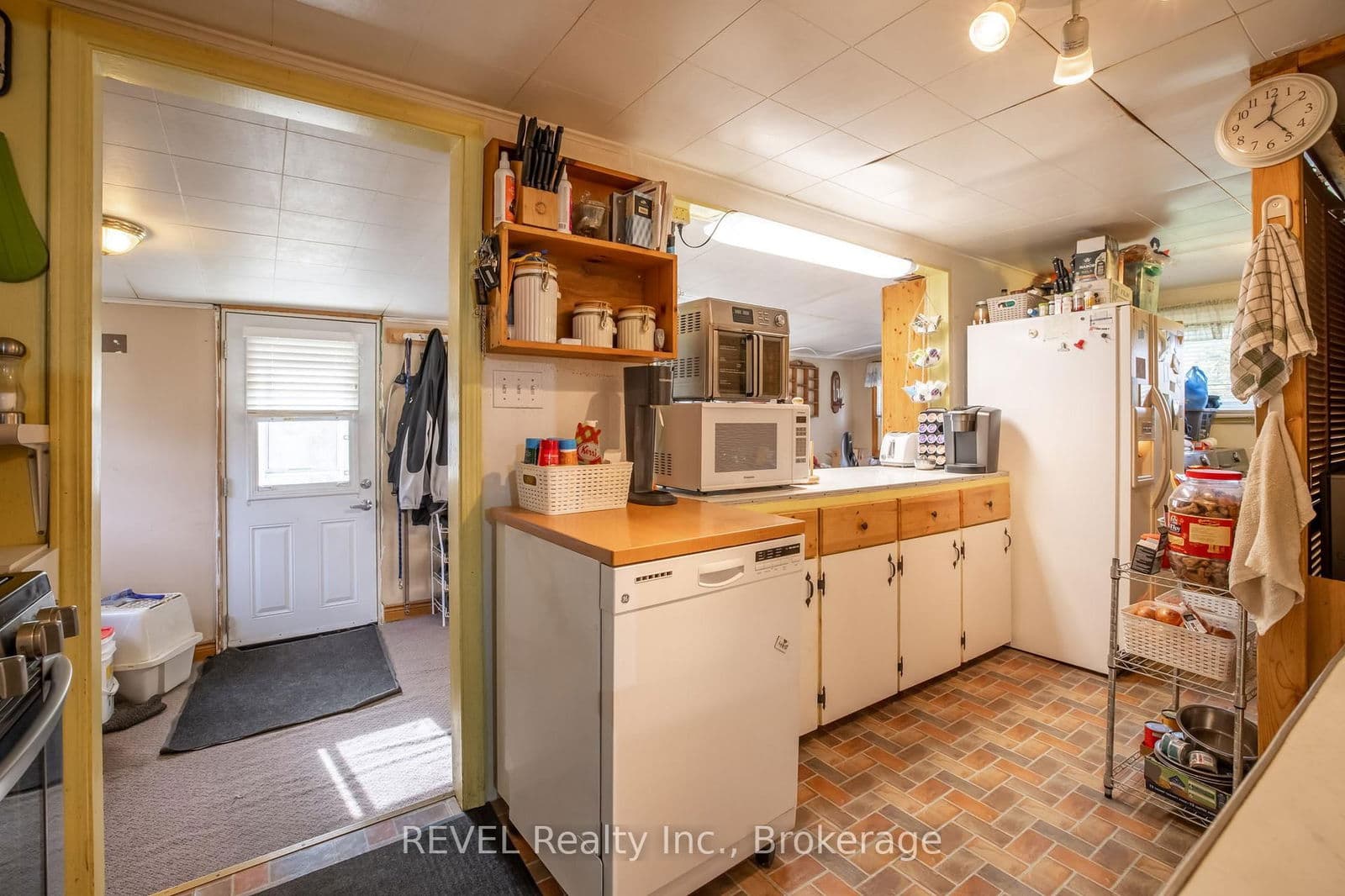 Detached at 3229 Grove Avenue, Fort Erie, ON - Photo 8 - RE/MAX Garden City Realty