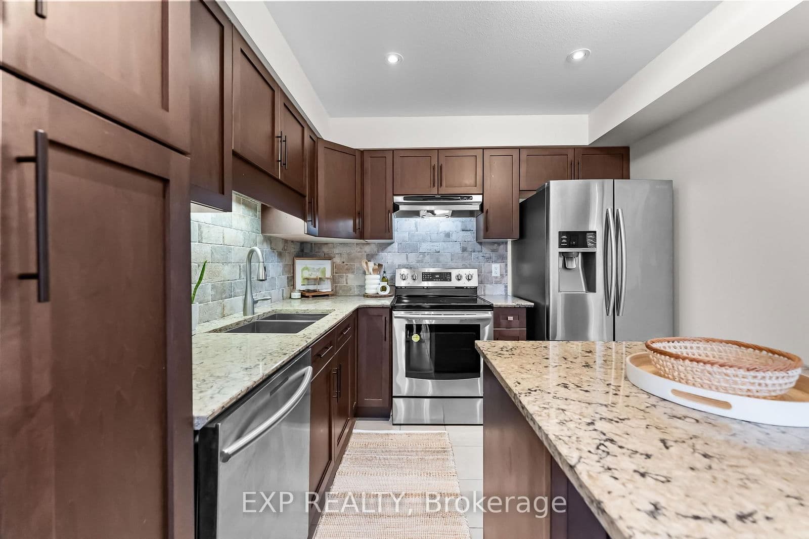 Att/Row/Townhouse at 5848 Osprey Avenue, Niagara Falls, ON - Photo 16 - RE/MAX Garden City Realty