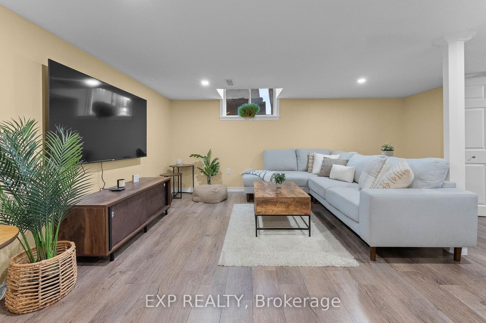 Att/Row/Townhouse at 5848 Osprey Avenue, Niagara Falls, ON - Photo 35 - RE/MAX Garden City Realty