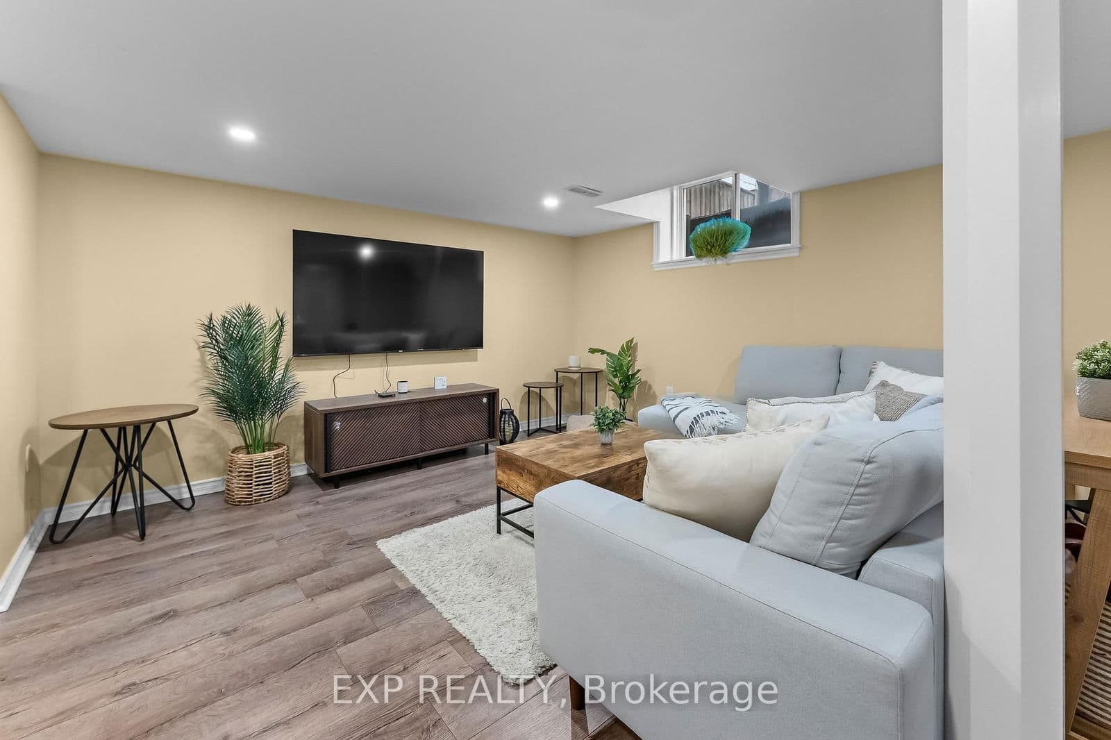 Att/Row/Townhouse at 5848 Osprey Avenue, Niagara Falls, ON - Photo 39 - RE/MAX Garden City Realty