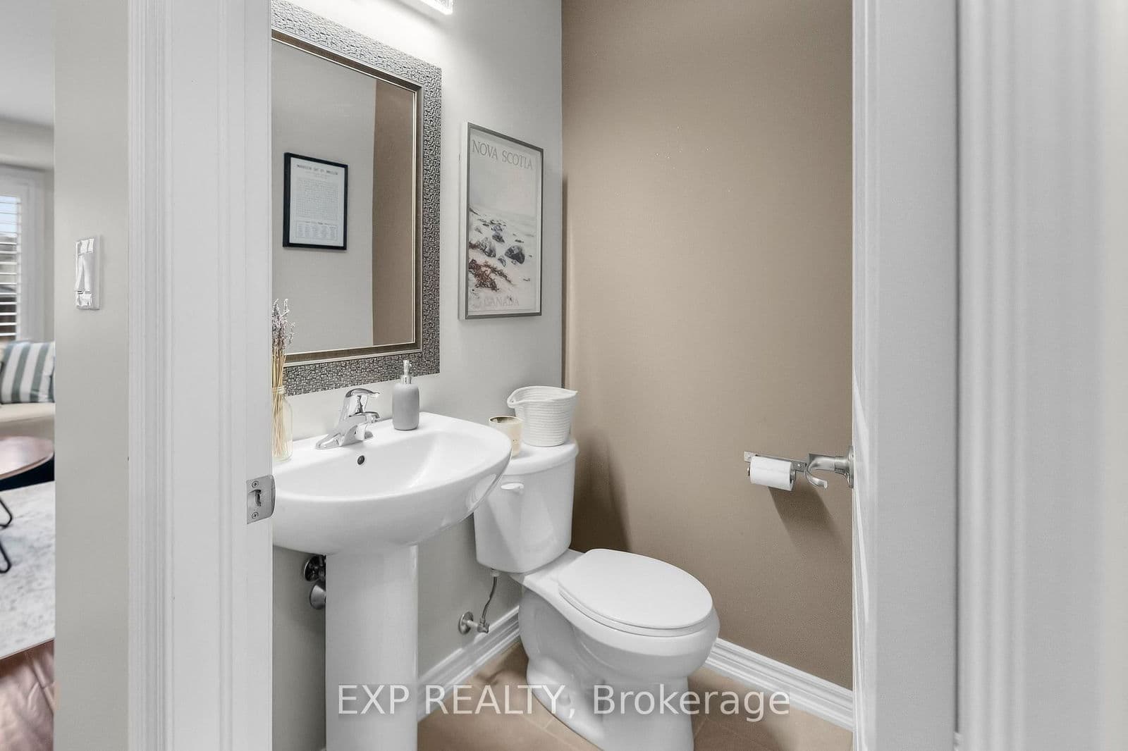 Att/Row/Townhouse at 5848 Osprey Avenue, Niagara Falls, ON - Photo 6 - RE/MAX Garden City Realty