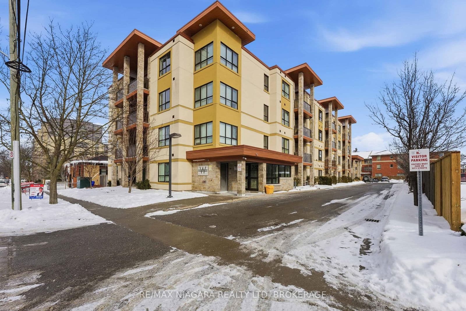 Condo Apartment at 404- 26 Wellington Street, St. Catharines, ON - Photo 1 - RE/MAX Garden City Realty