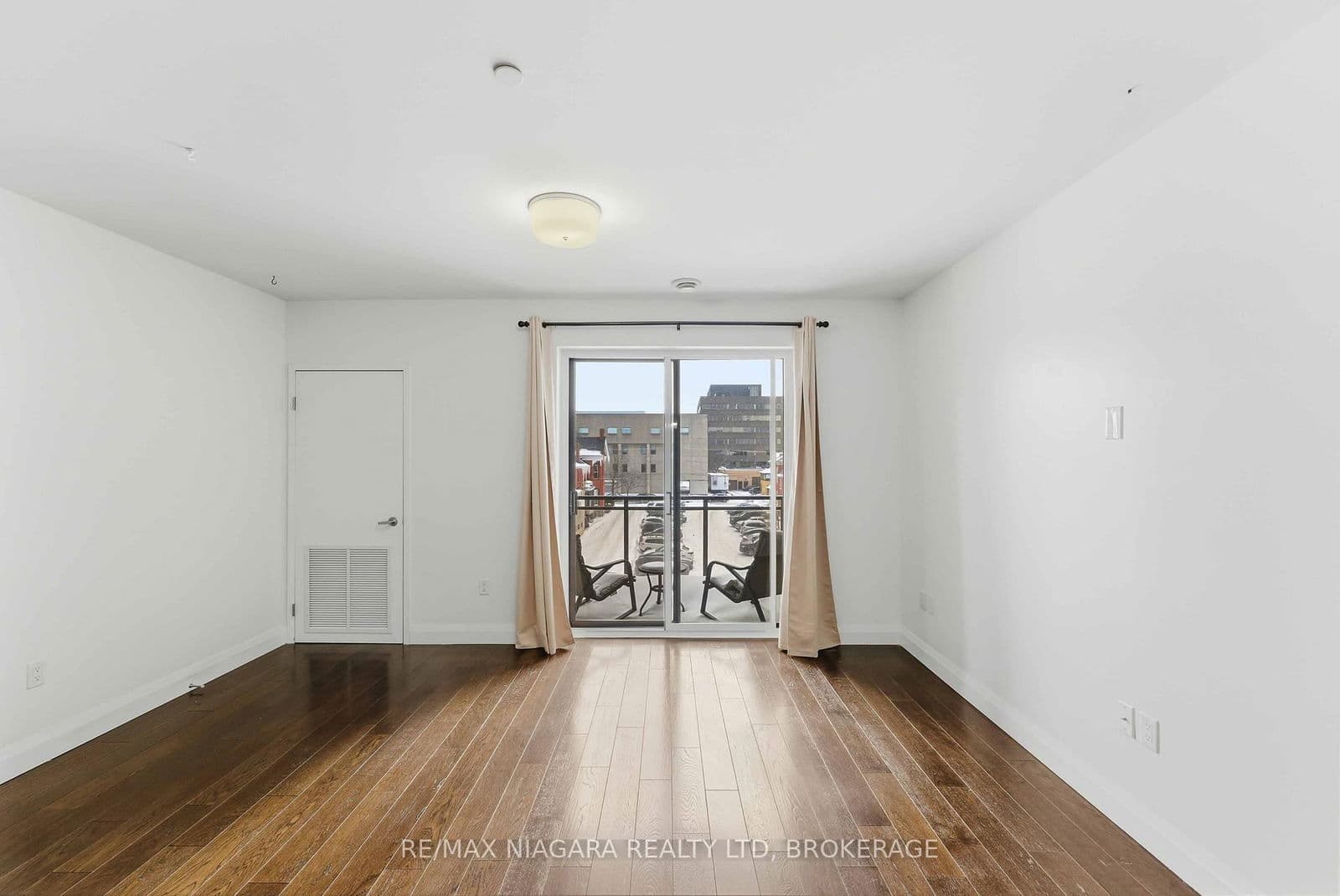 Condo Apartment at 404- 26 Wellington Street, St. Catharines, ON - Photo 10 - RE/MAX Garden City Realty