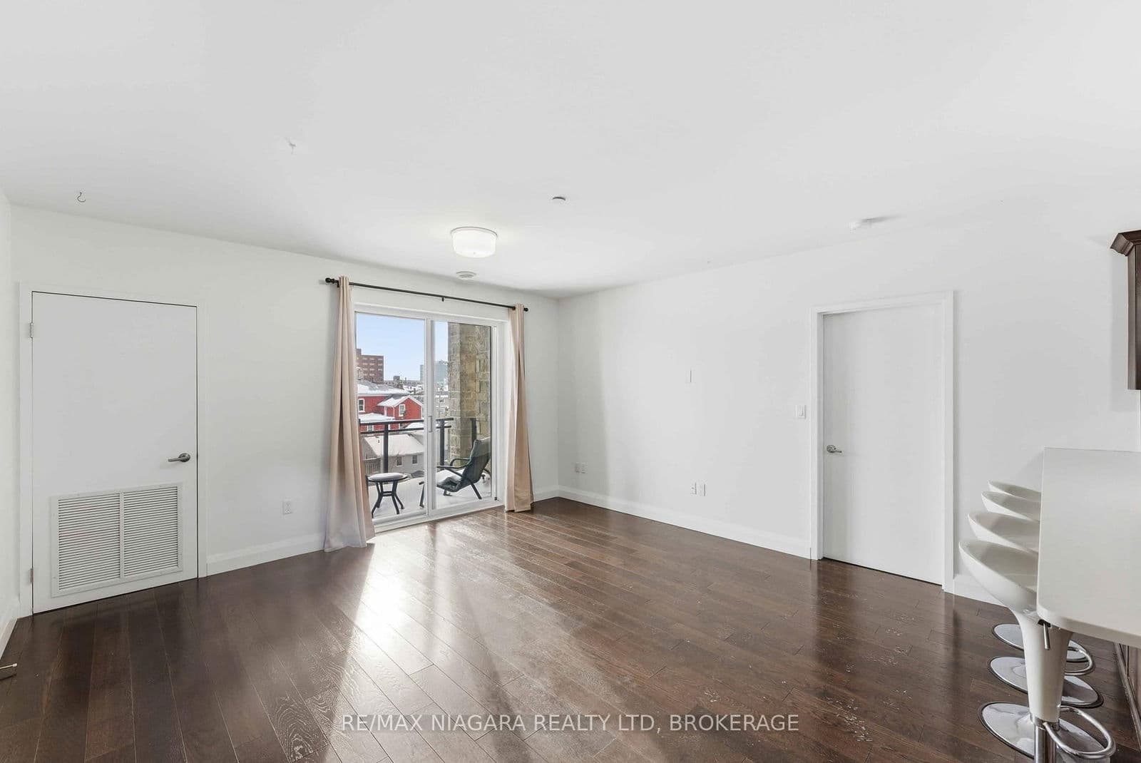 Condo Apartment at 404- 26 Wellington Street, St. Catharines, ON - Photo 11 - RE/MAX Garden City Realty