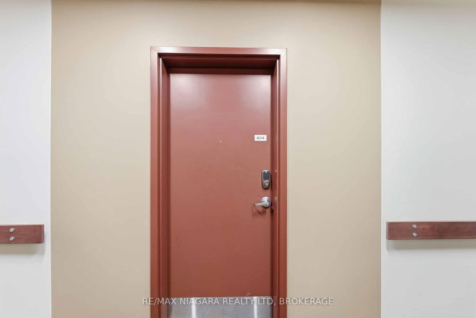 Condo Apartment at 404- 26 Wellington Street, St. Catharines, ON - Photo 5 - RE/MAX Garden City Realty