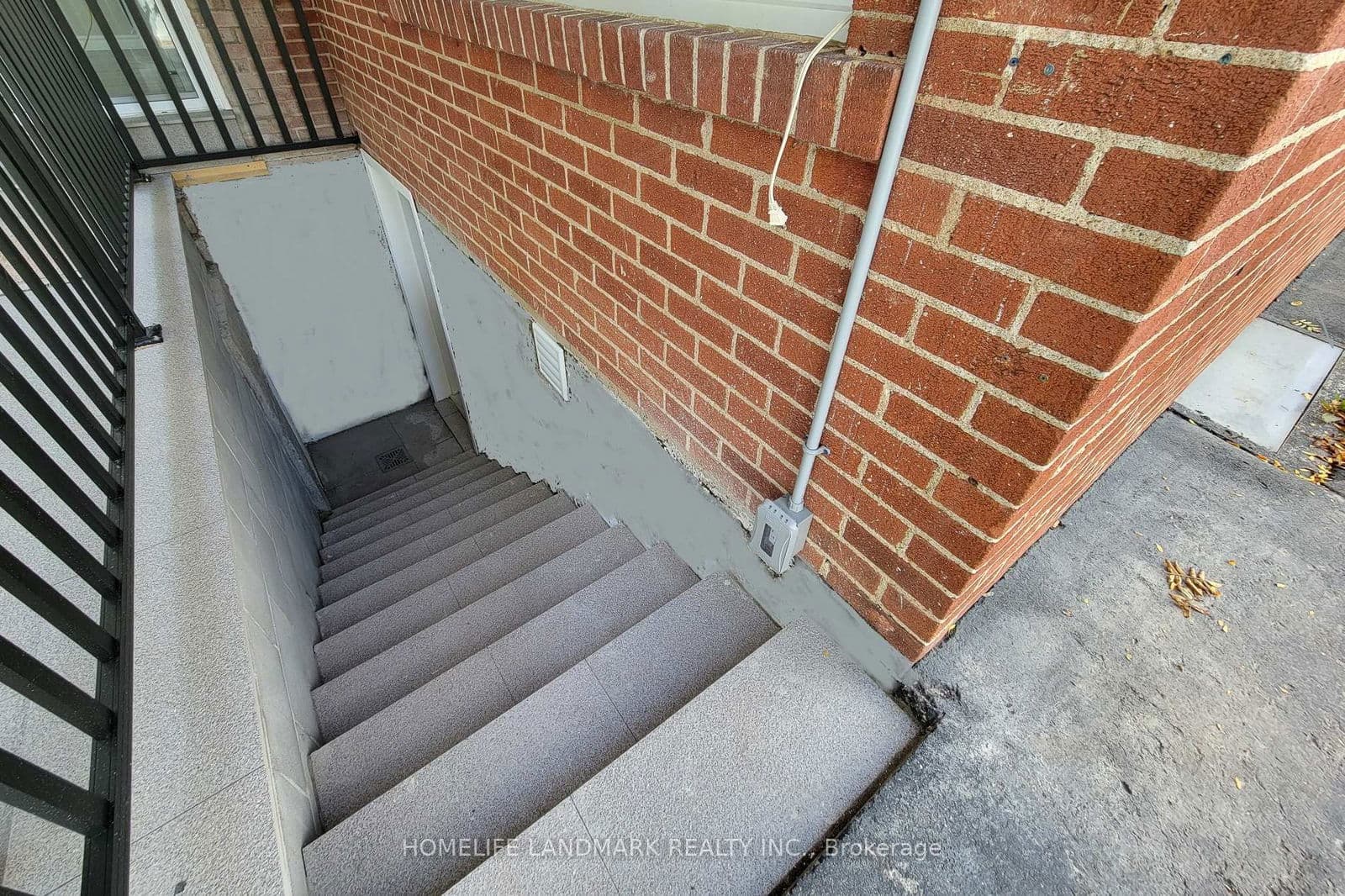 Detached at Lower- 75 Bayview Drive, St. Catharines, ON - Photo 4 - RE/MAX Garden City Realty