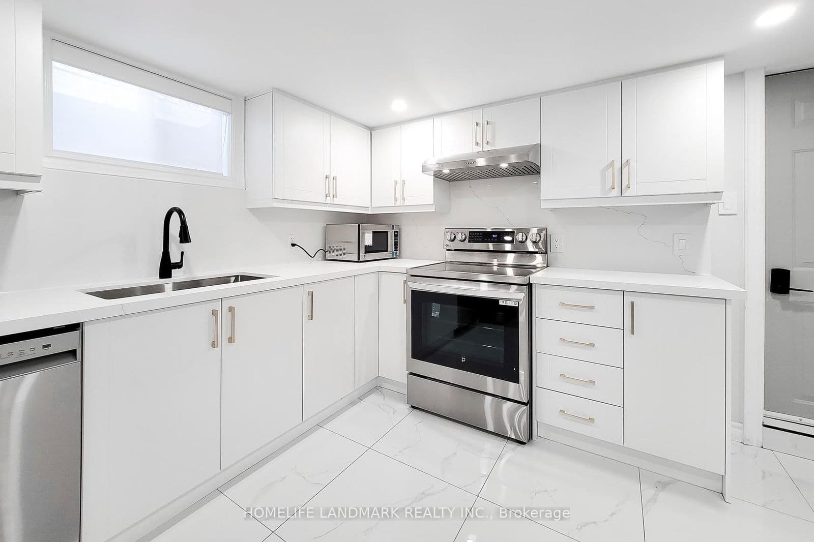 Detached at Lower- 75 Bayview Drive, St. Catharines, ON - Photo 8 - RE/MAX Garden City Realty