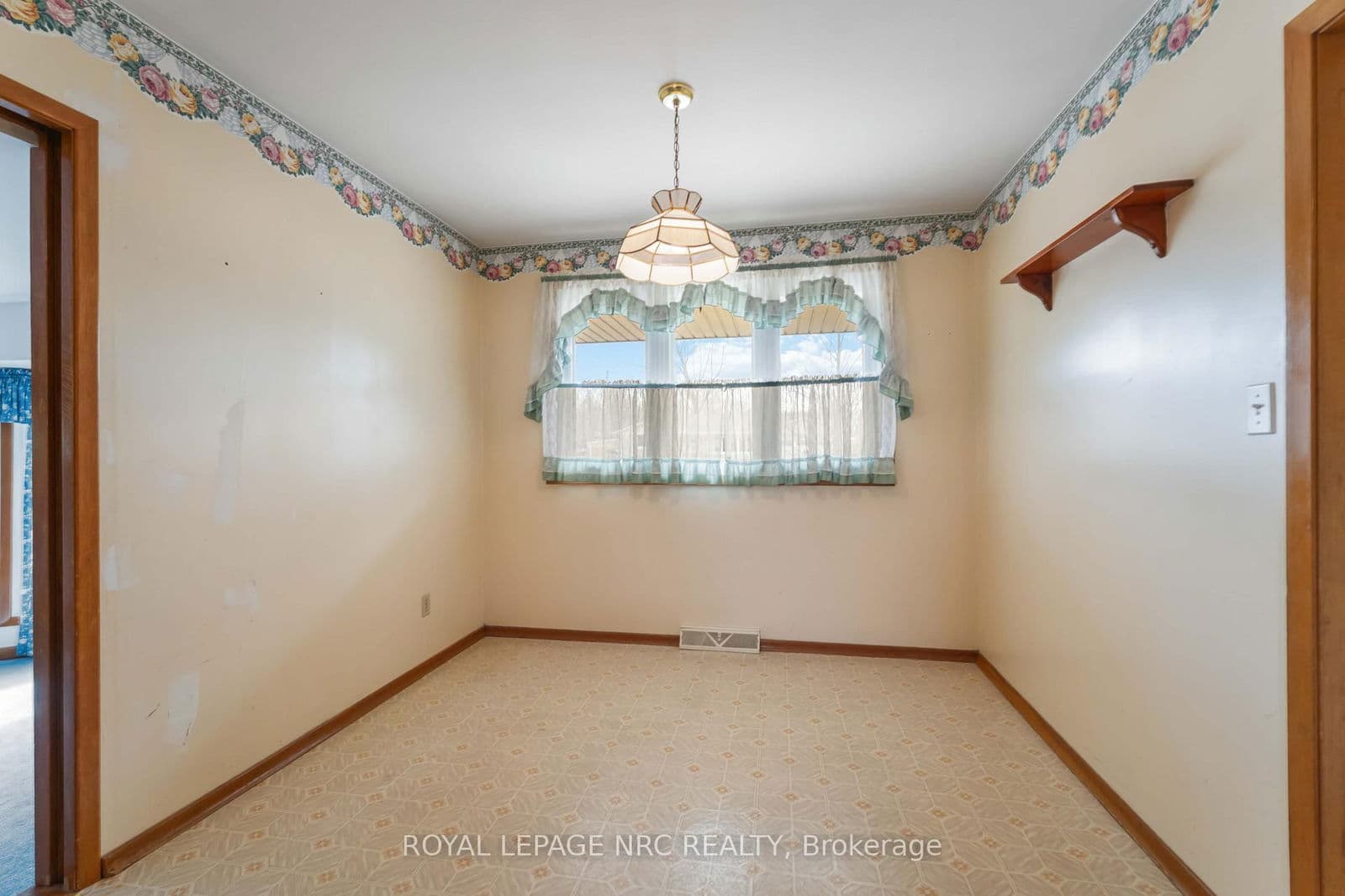 Detached at 3987 Montcalm Crescent, Niagara Falls, ON - Photo 11 - RE/MAX Garden City Realty