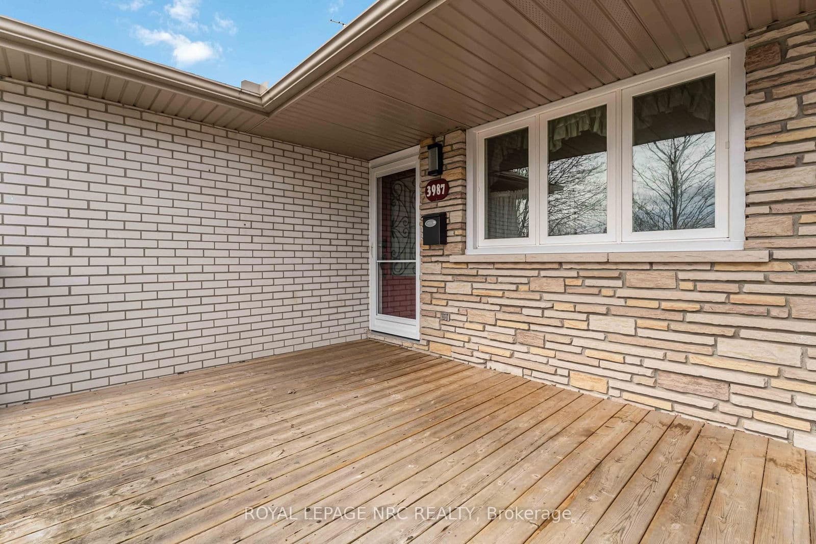 Detached at 3987 Montcalm Crescent, Niagara Falls, ON - Photo 5 - RE/MAX Garden City Realty