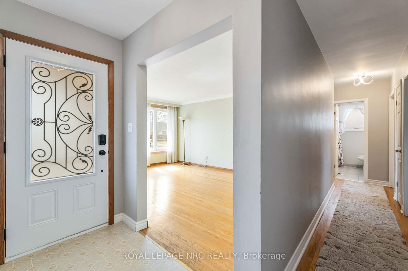 Detached at 3987 Montcalm Crescent, Niagara Falls, ON - Photo 6 - RE/MAX Garden City Realty