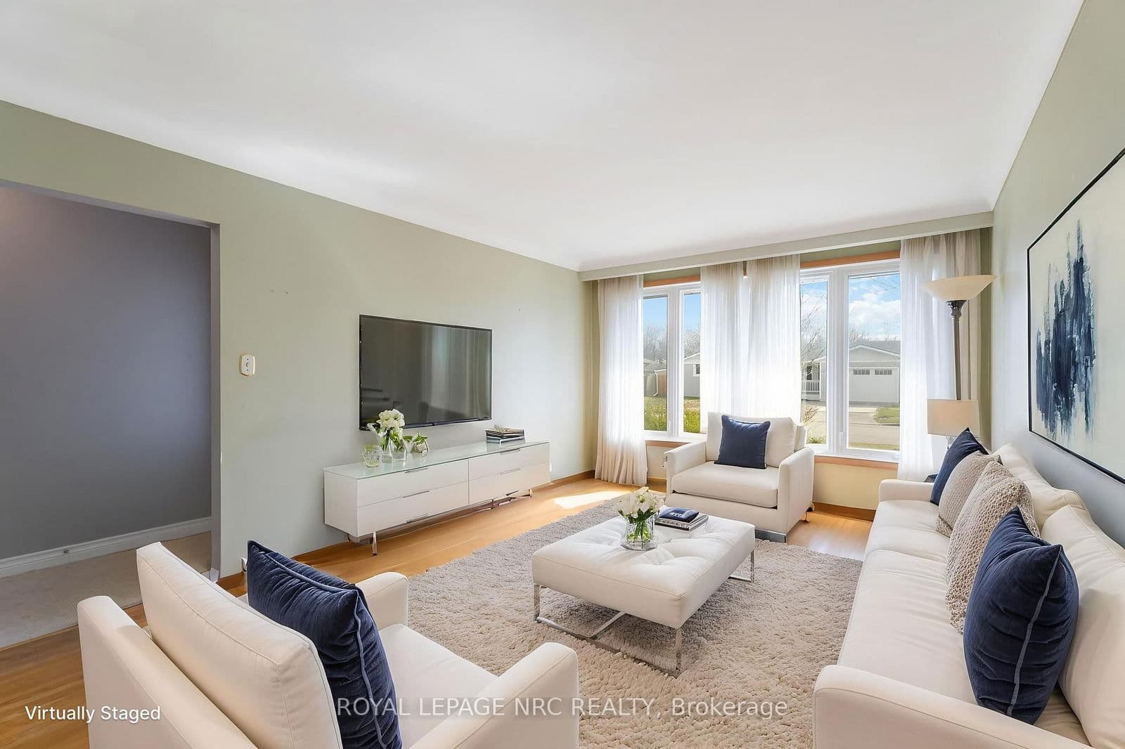 Detached at 3987 Montcalm Crescent, Niagara Falls, ON - Photo 8 - RE/MAX Garden City Realty