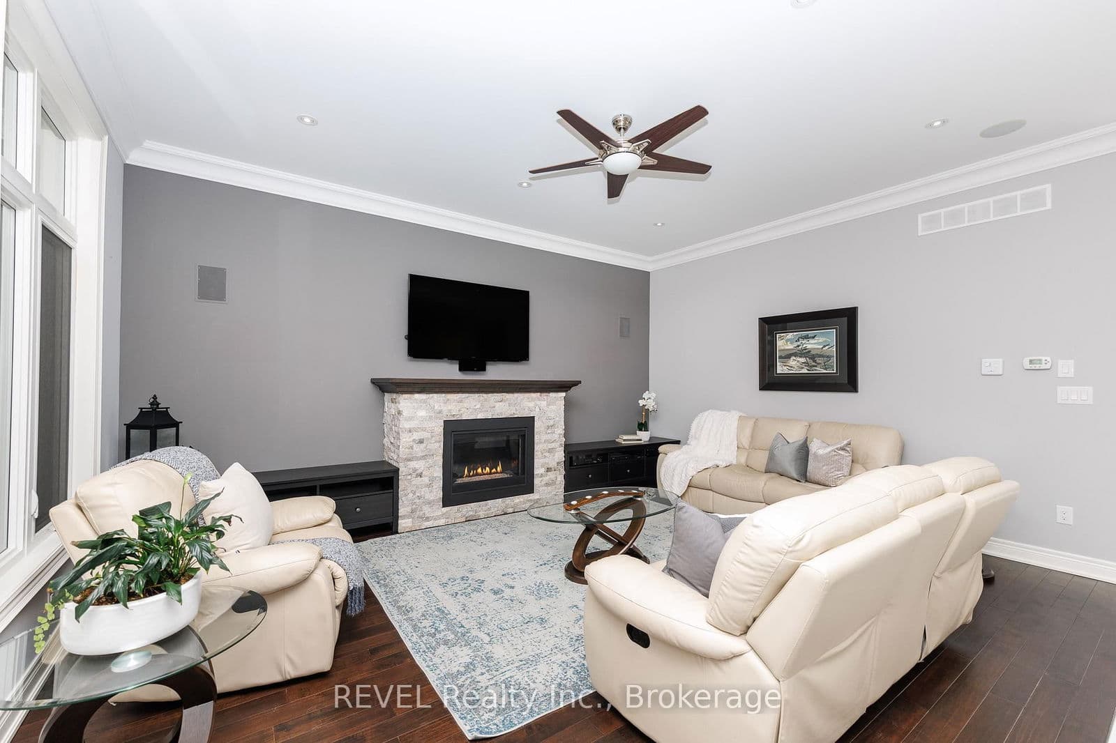 Detached at 9421 Madison Crescent, Niagara Falls, ON - Photo 10 - RE/MAX Garden City Realty