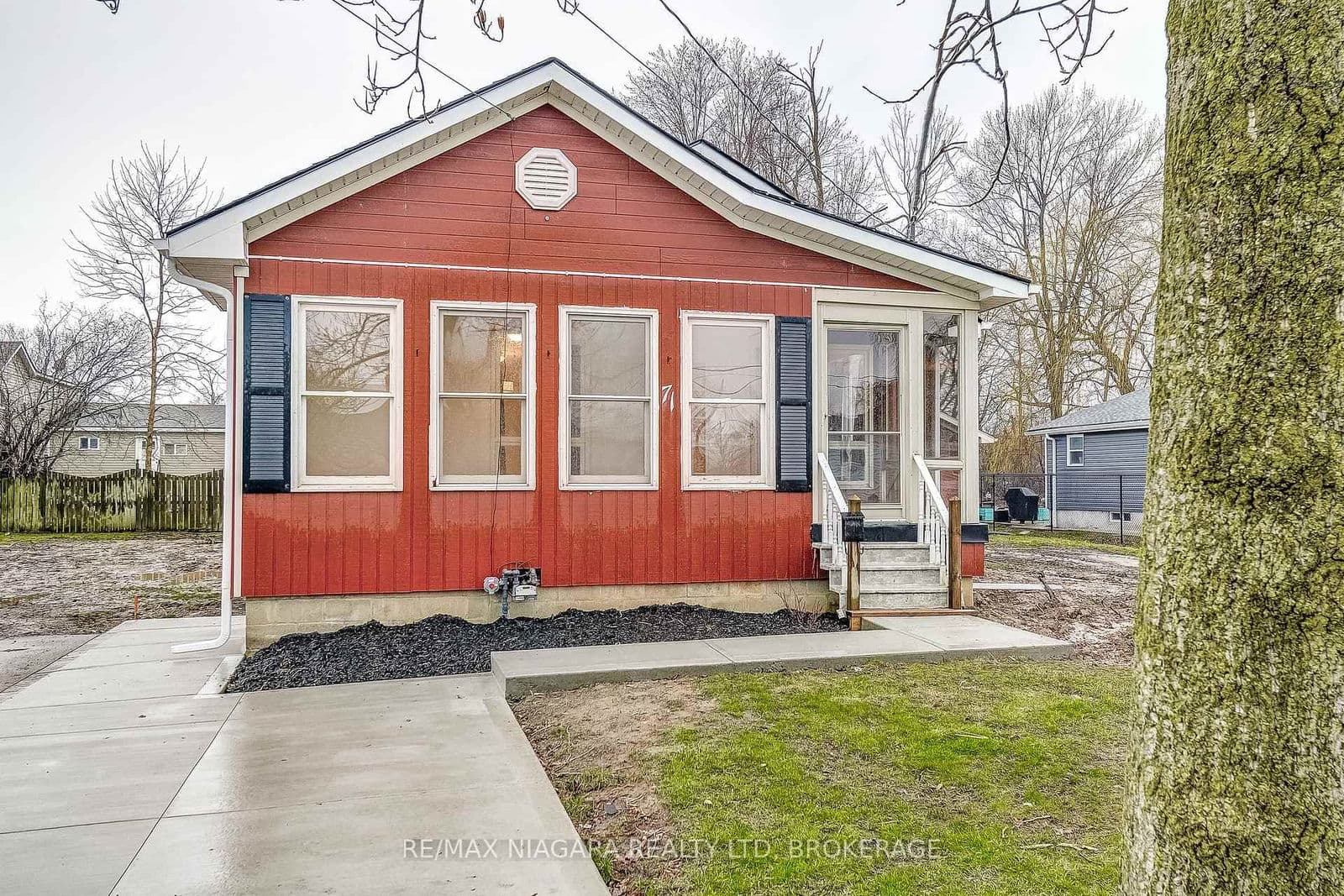 Detached at 71 Joseph Street, Fort Erie, ON - Photo 2 - RE/MAX Garden City Realty