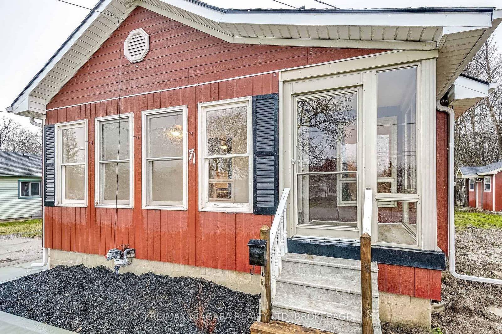 Detached at 71 Joseph Street, Fort Erie, ON - Photo 6 - RE/MAX Garden City Realty