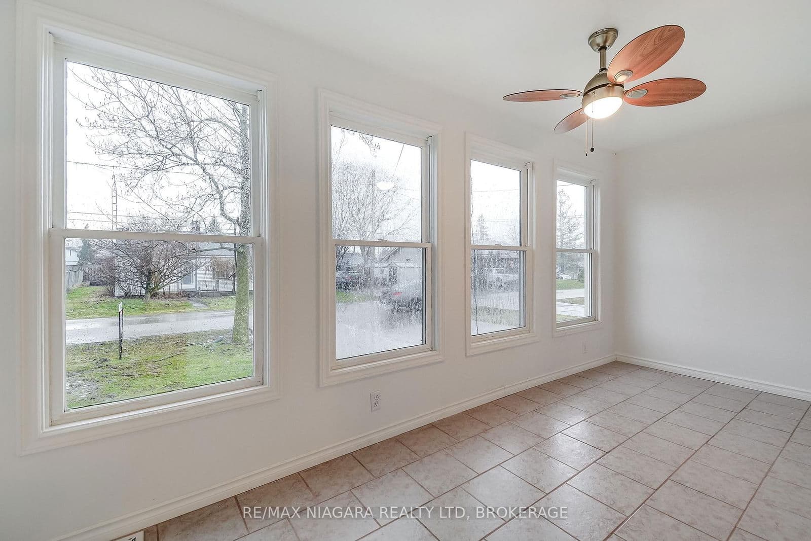 Detached at 71 Joseph Street, Fort Erie, ON - Photo 9 - RE/MAX Garden City Realty