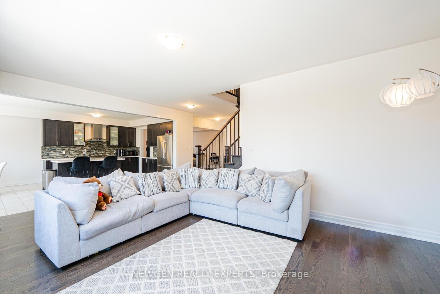 Detached at 9218 White Oak Avenue, Niagara Falls, ON - Photo 12 - RE/MAX Garden City Realty