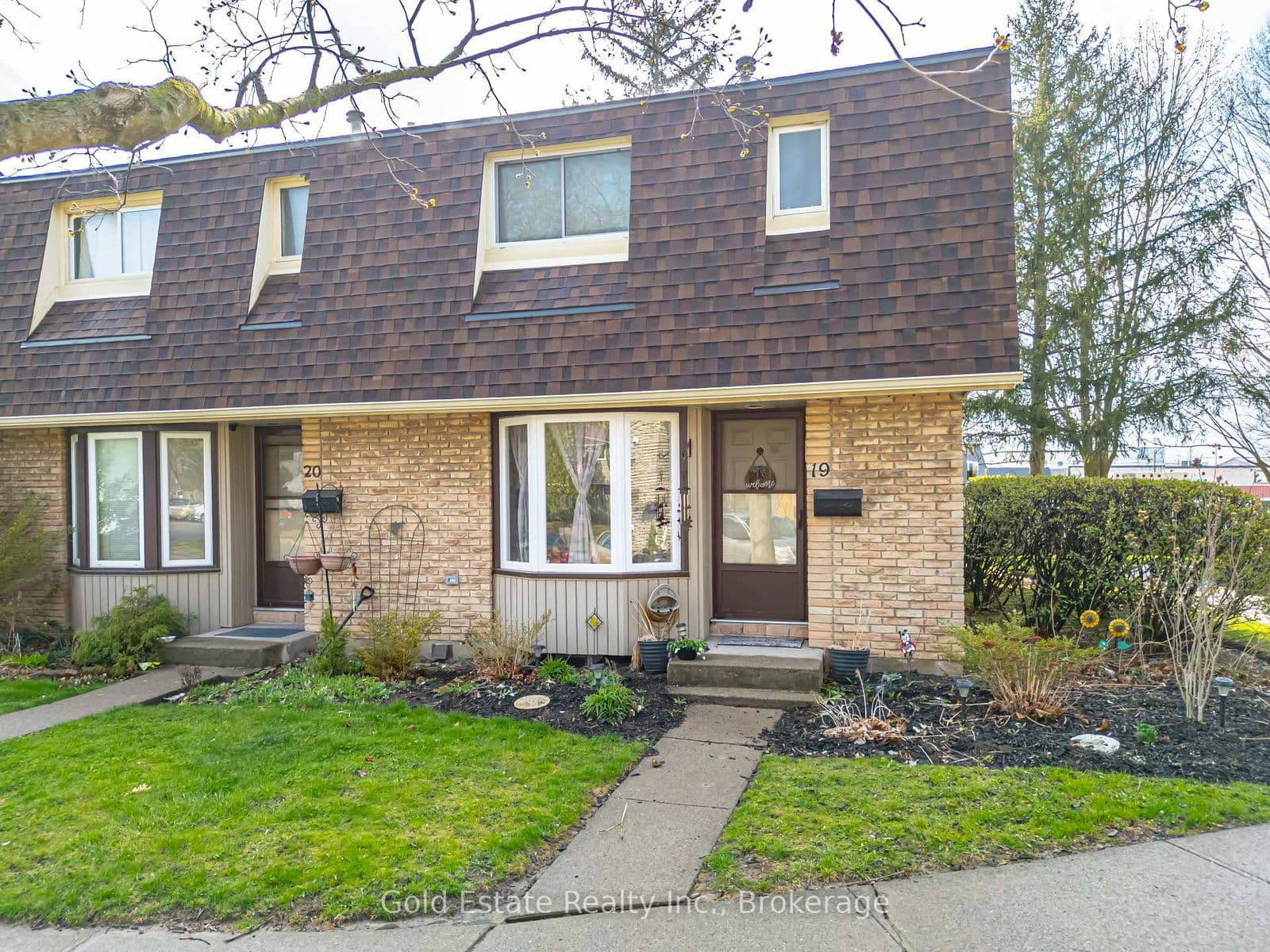 Condo Townhouse at 19- 18 BARRY Street, St. Catharines, ON - Photo 2 - RE/MAX Garden City Realty