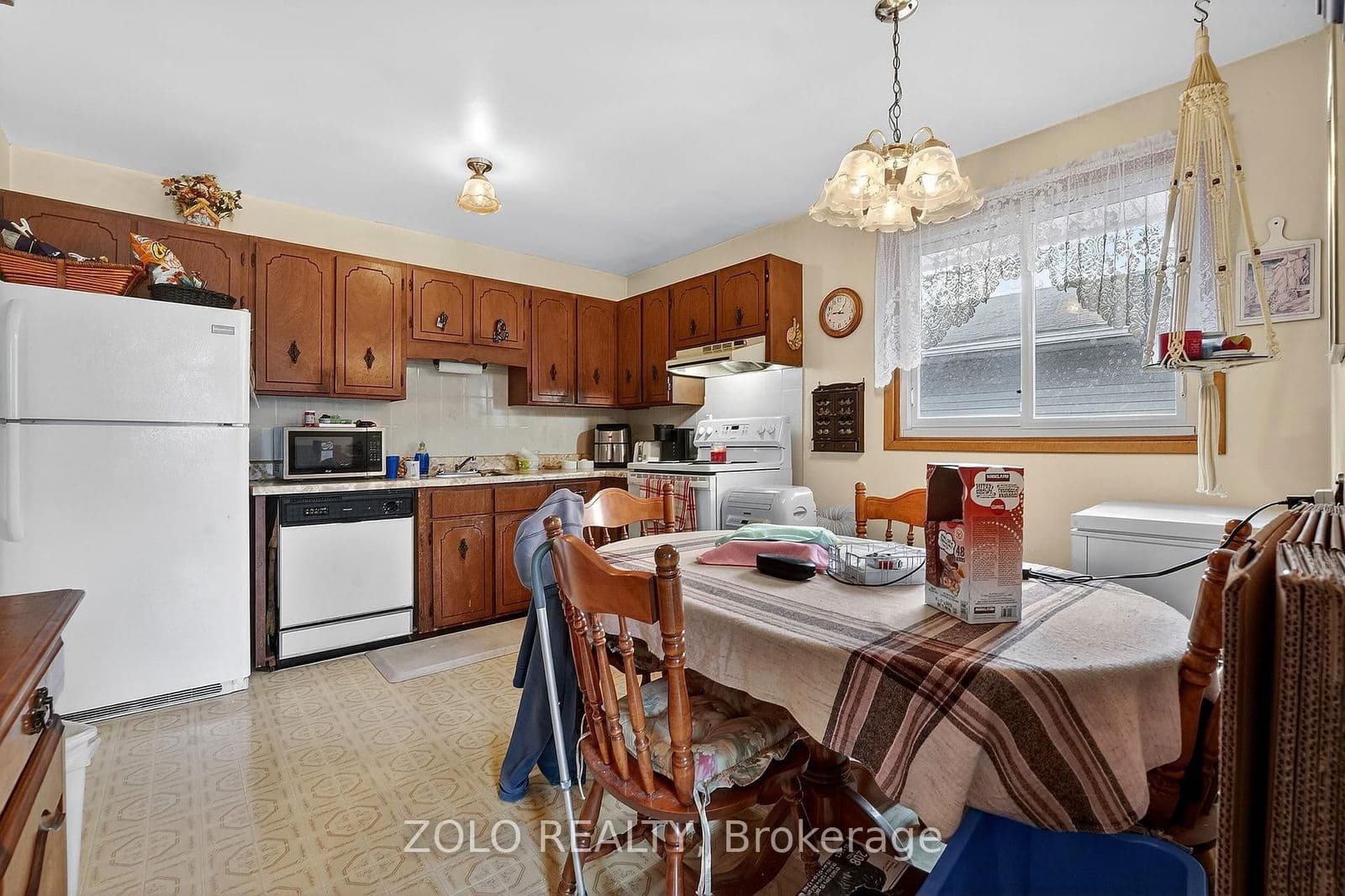 Detached at 6133 Strohan Street, Niagara Falls, ON - Photo 10 - RE/MAX Garden City Realty