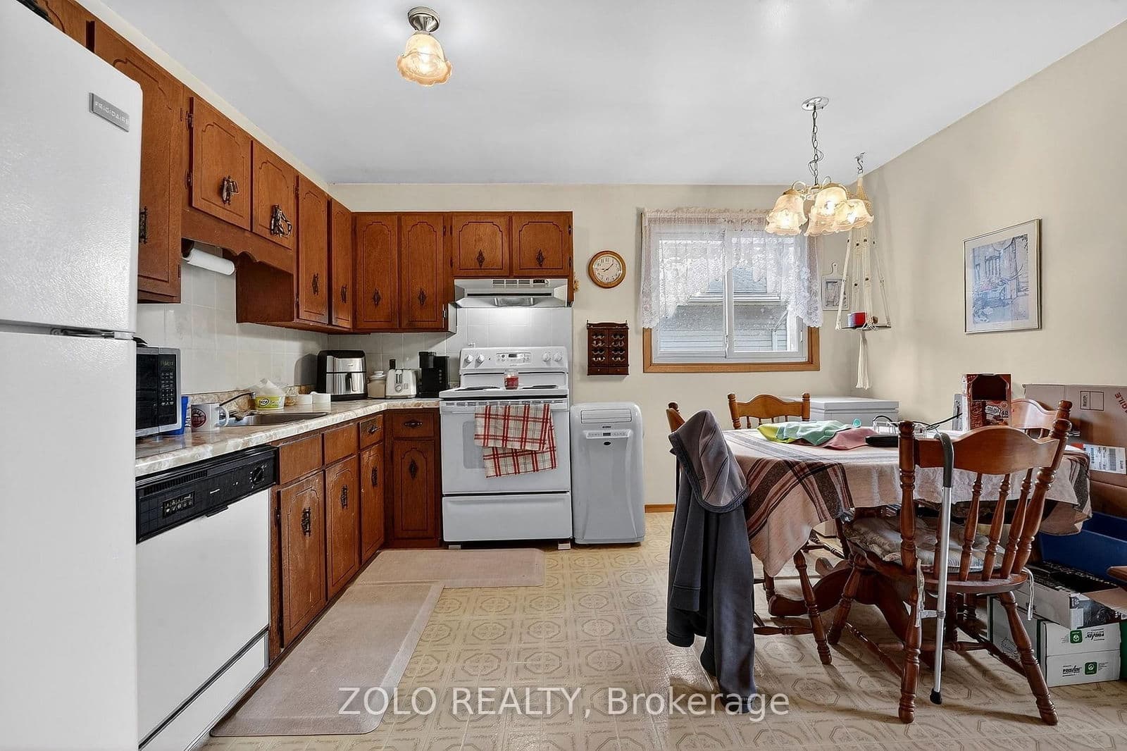 Detached at 6133 Strohan Street, Niagara Falls, ON - Photo 12 - RE/MAX Garden City Realty