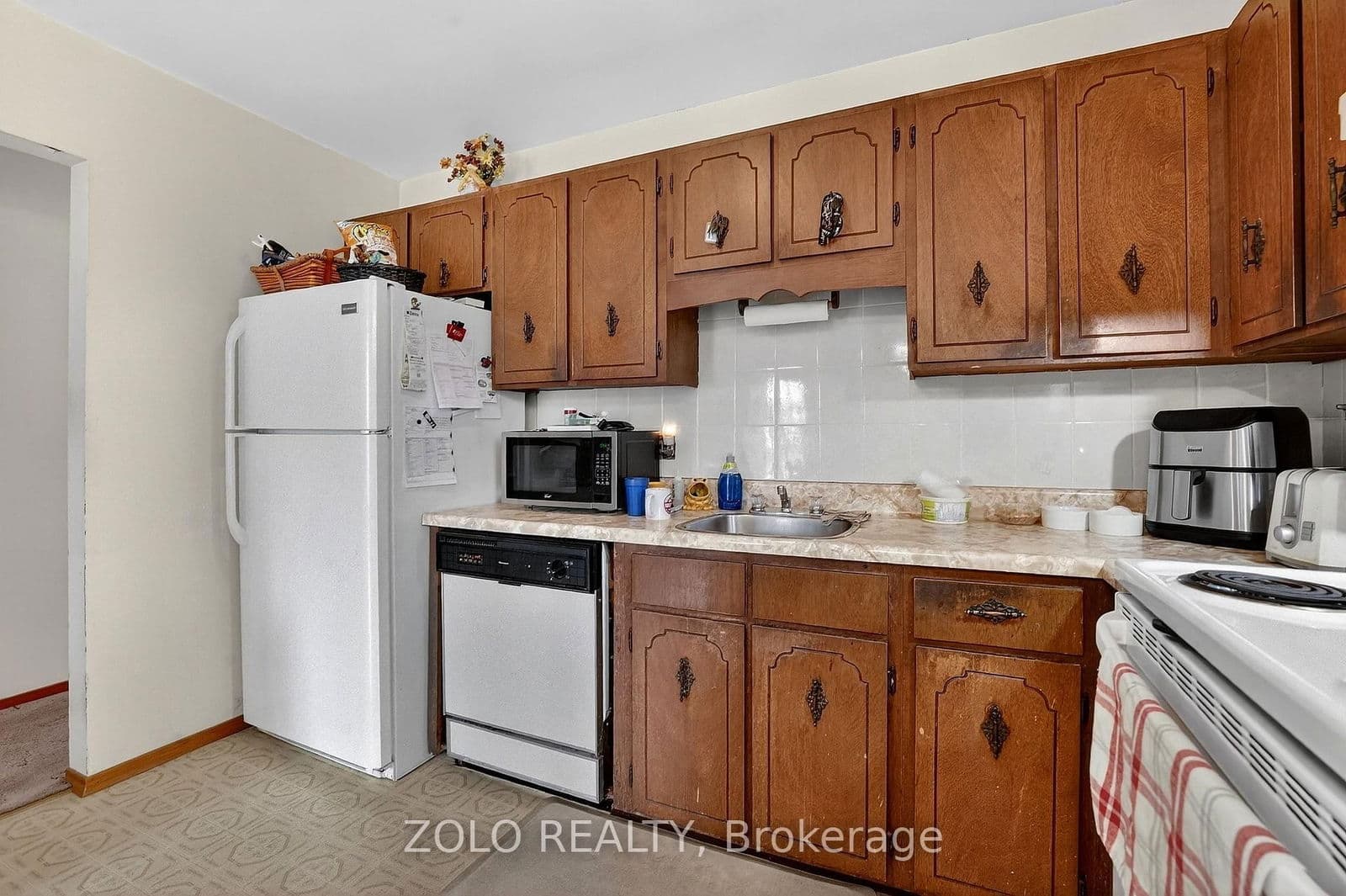 Detached at 6133 Strohan Street, Niagara Falls, ON - Photo 13 - RE/MAX Garden City Realty