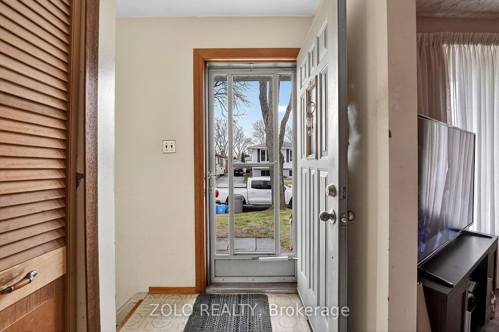 Detached at 6133 Strohan Street, Niagara Falls, ON - Photo 4 - RE/MAX Garden City Realty